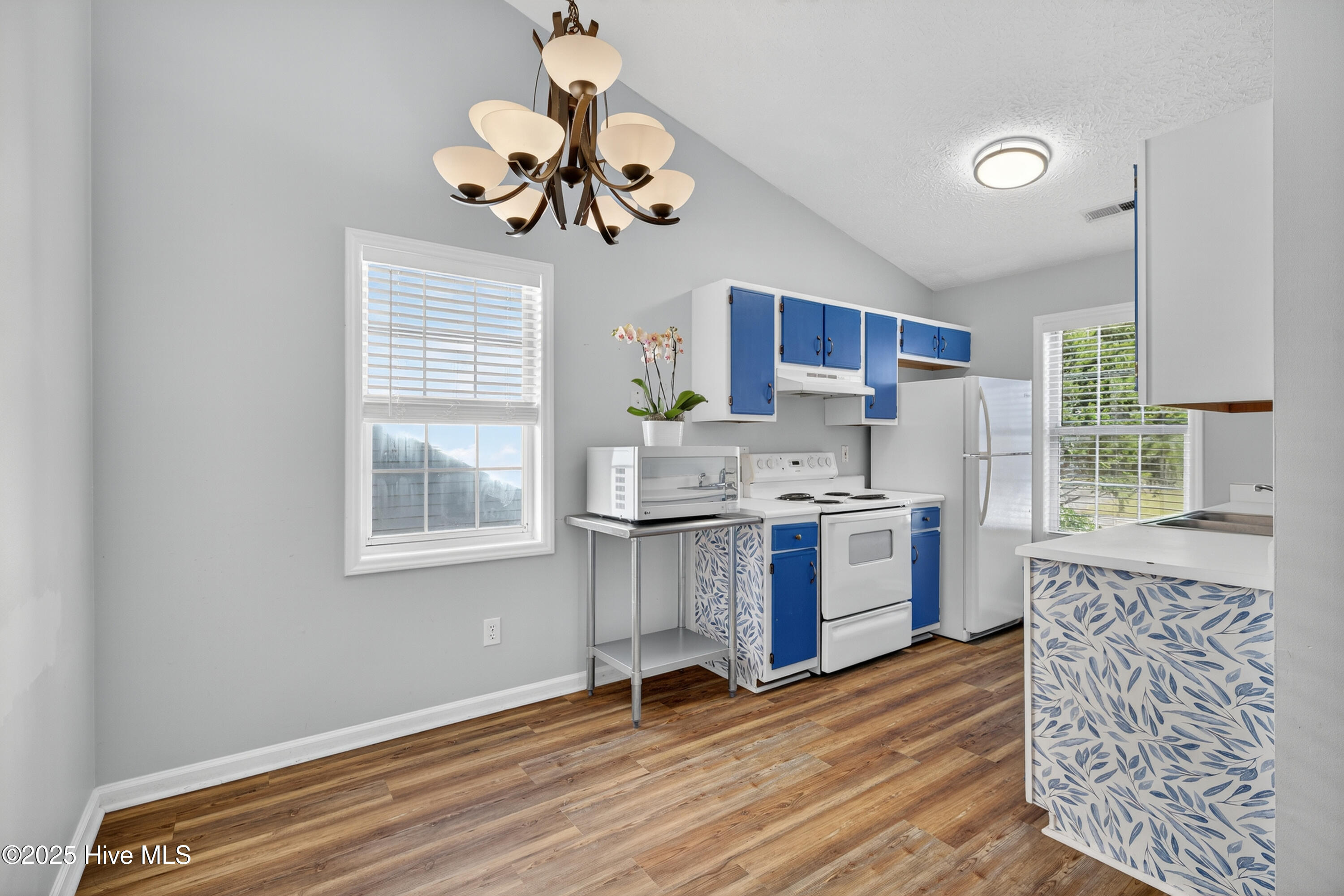 716 Varsity Drive, Wilmington, NC 28403 – photo 9: Breakfast Nook/Kitchen
