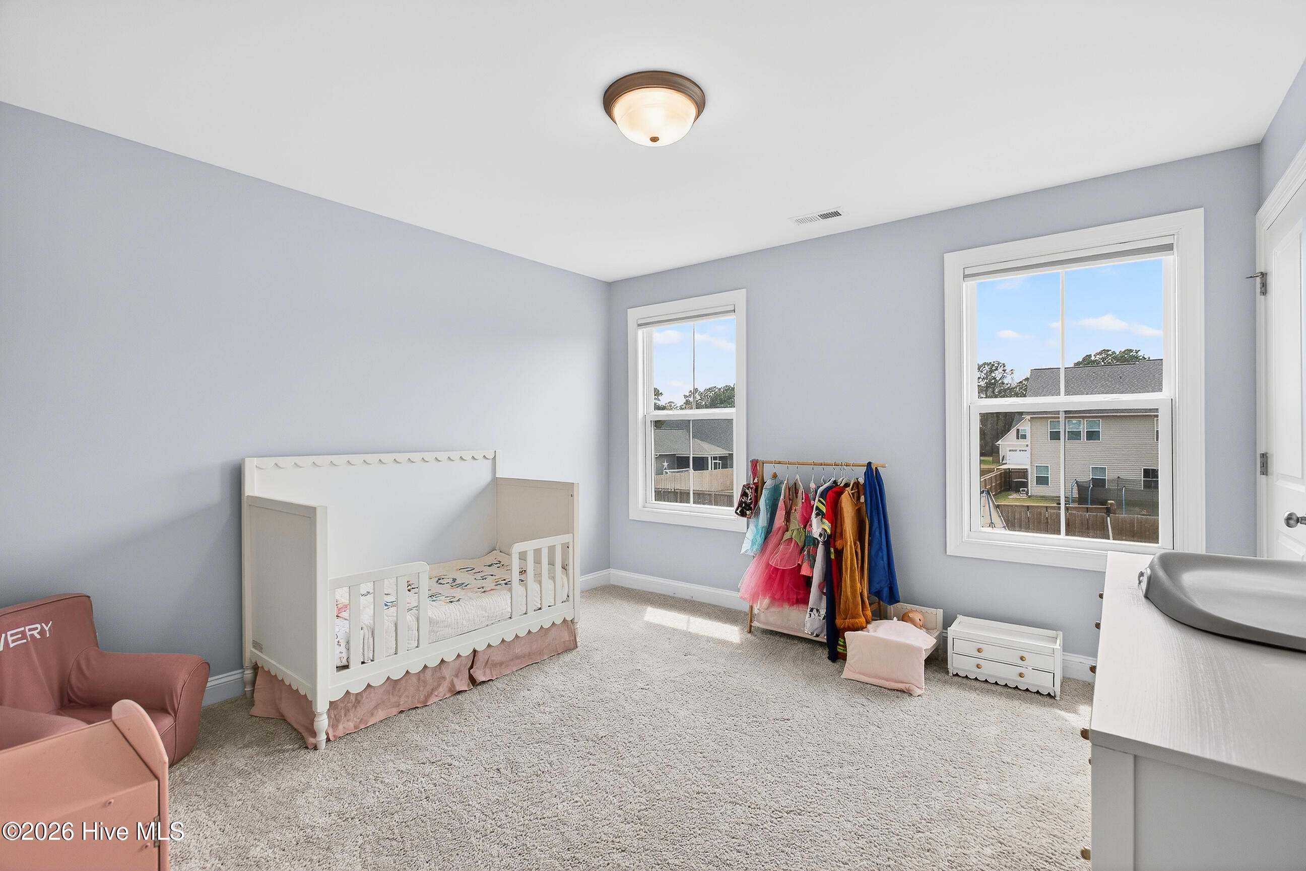 100563348 | Photo 35