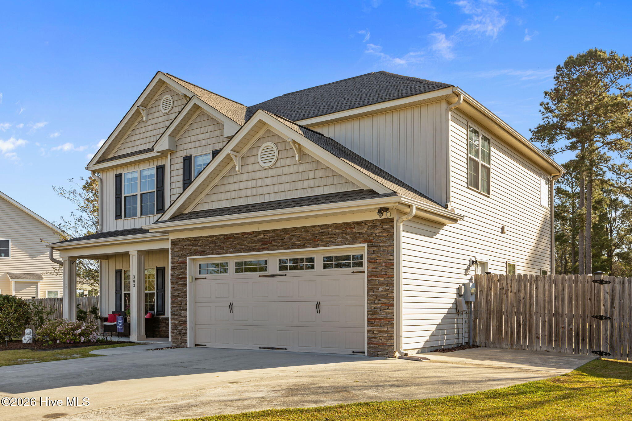 100565873 | Photo 45