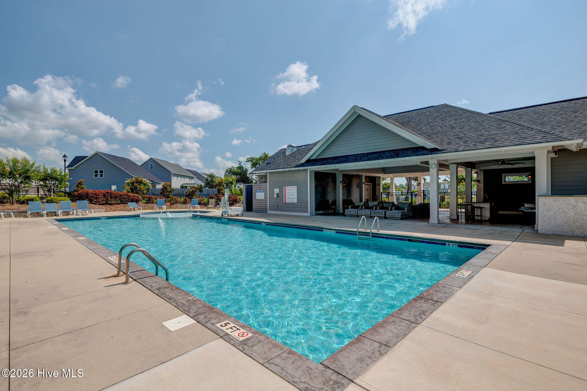 100564802 | Photo 62