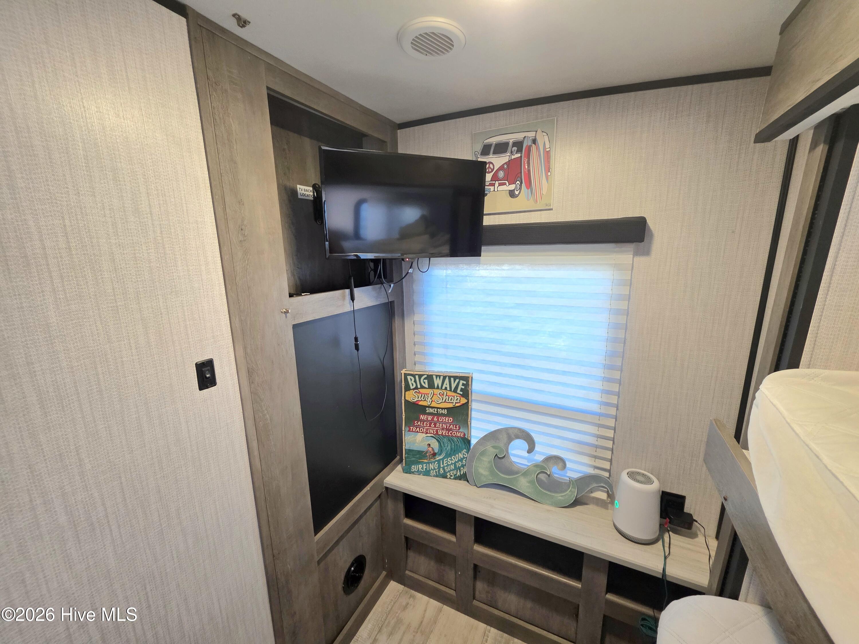 100557305 | Photo 10