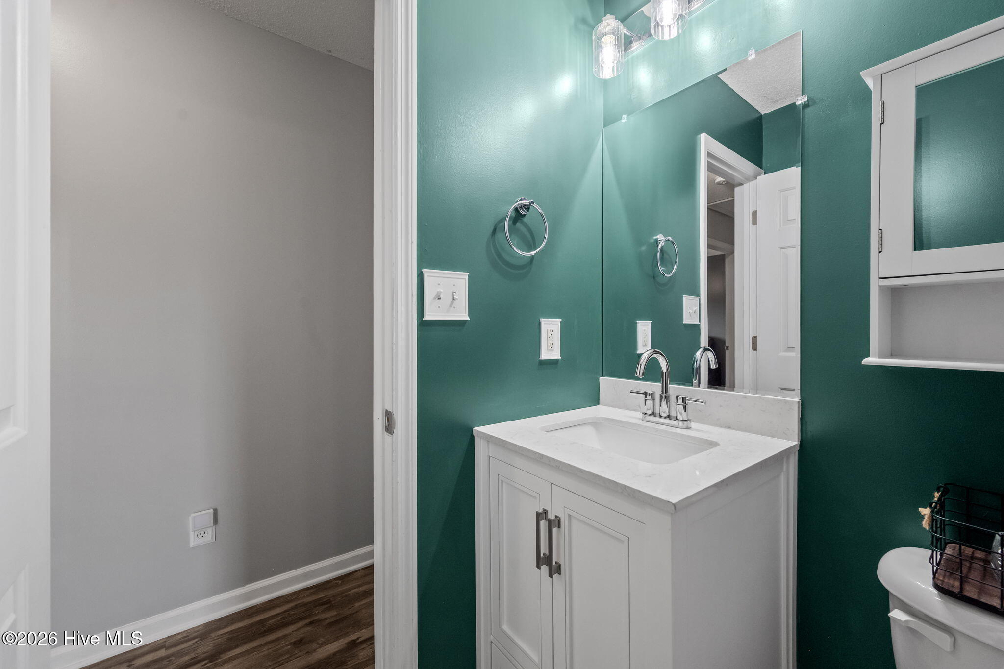 100547343 | Photo 33