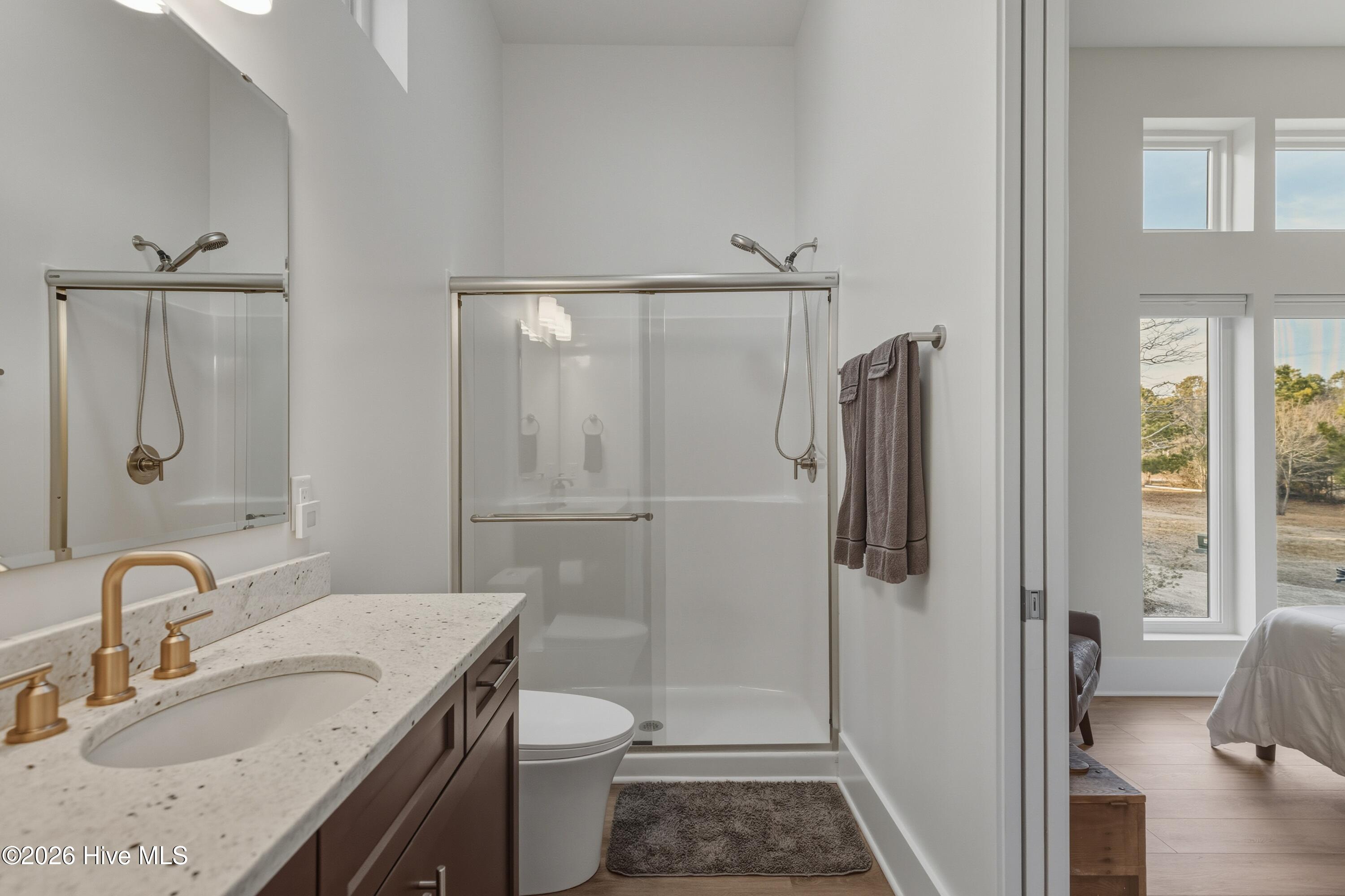 100554260 | Photo 41