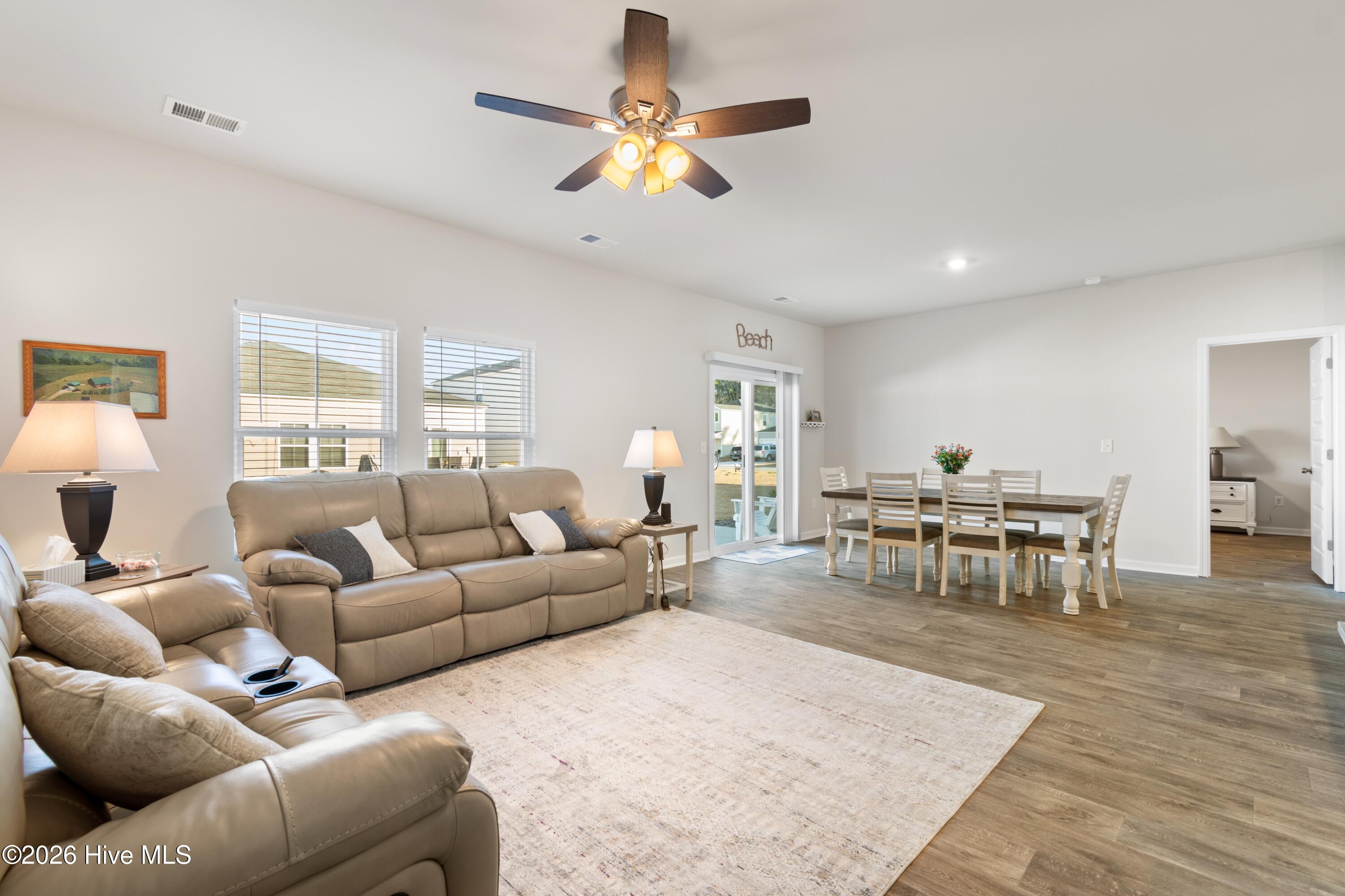 100547205 | Photo 17