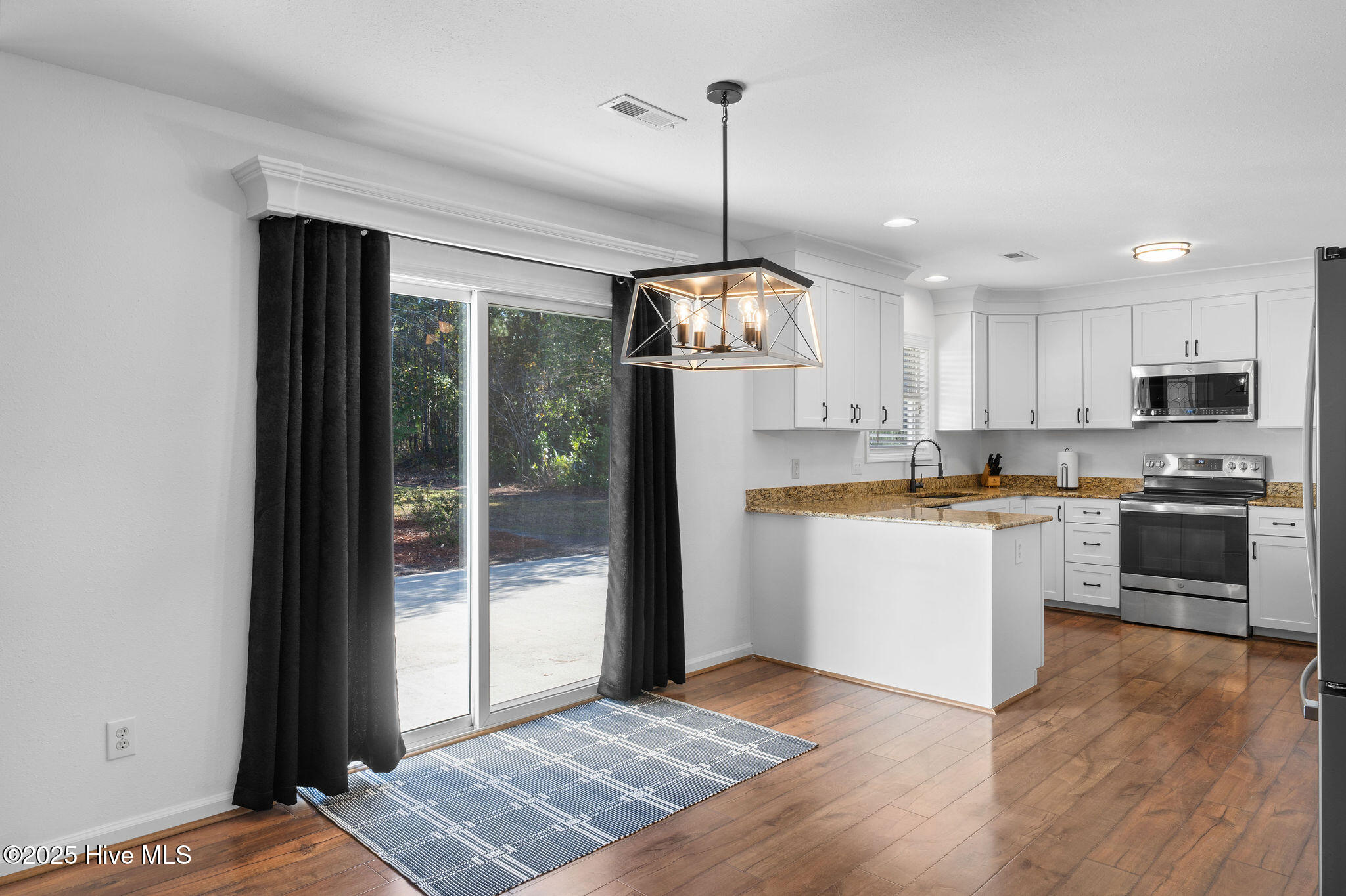 100541401 | Photo 21