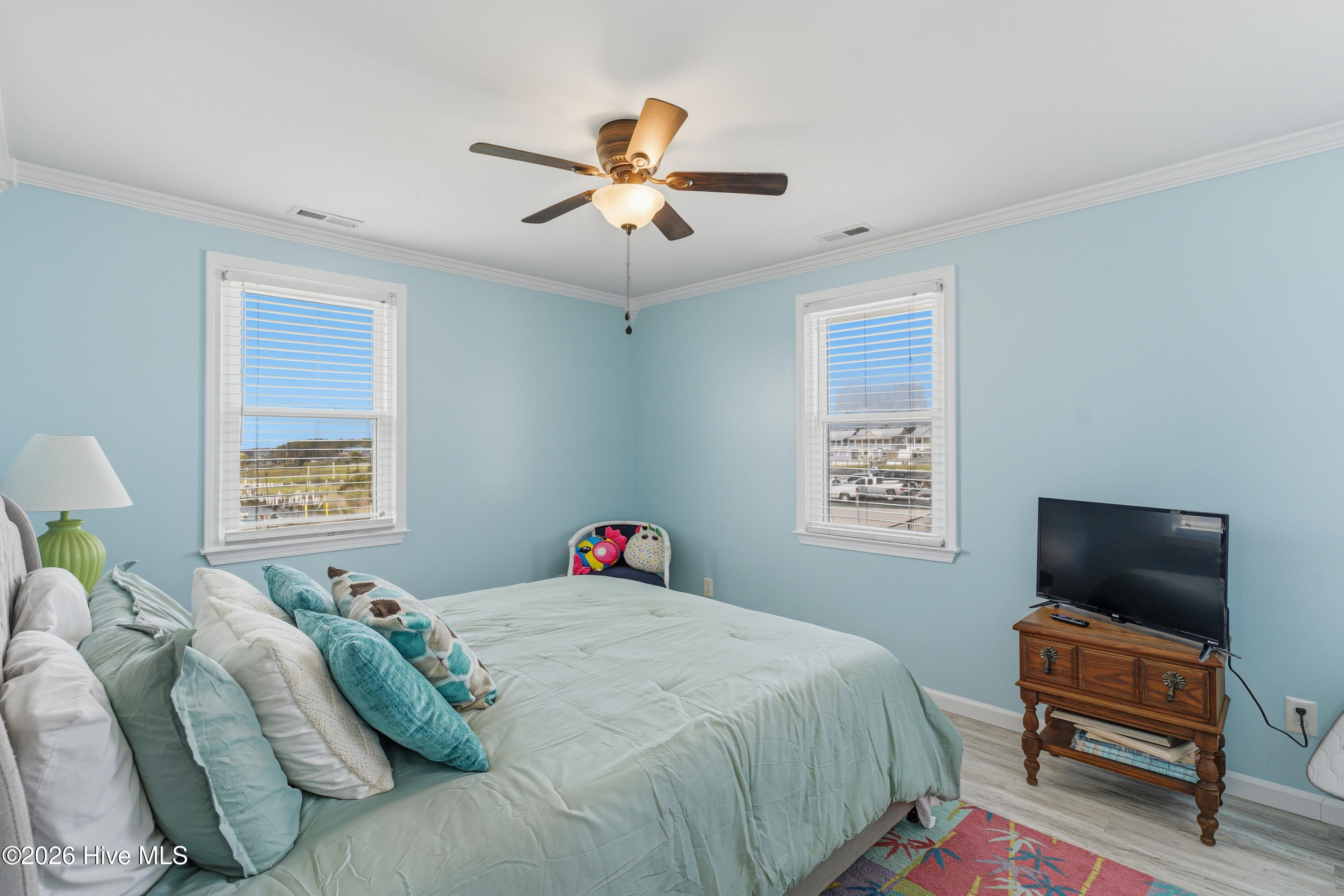 100564102 | Photo 23