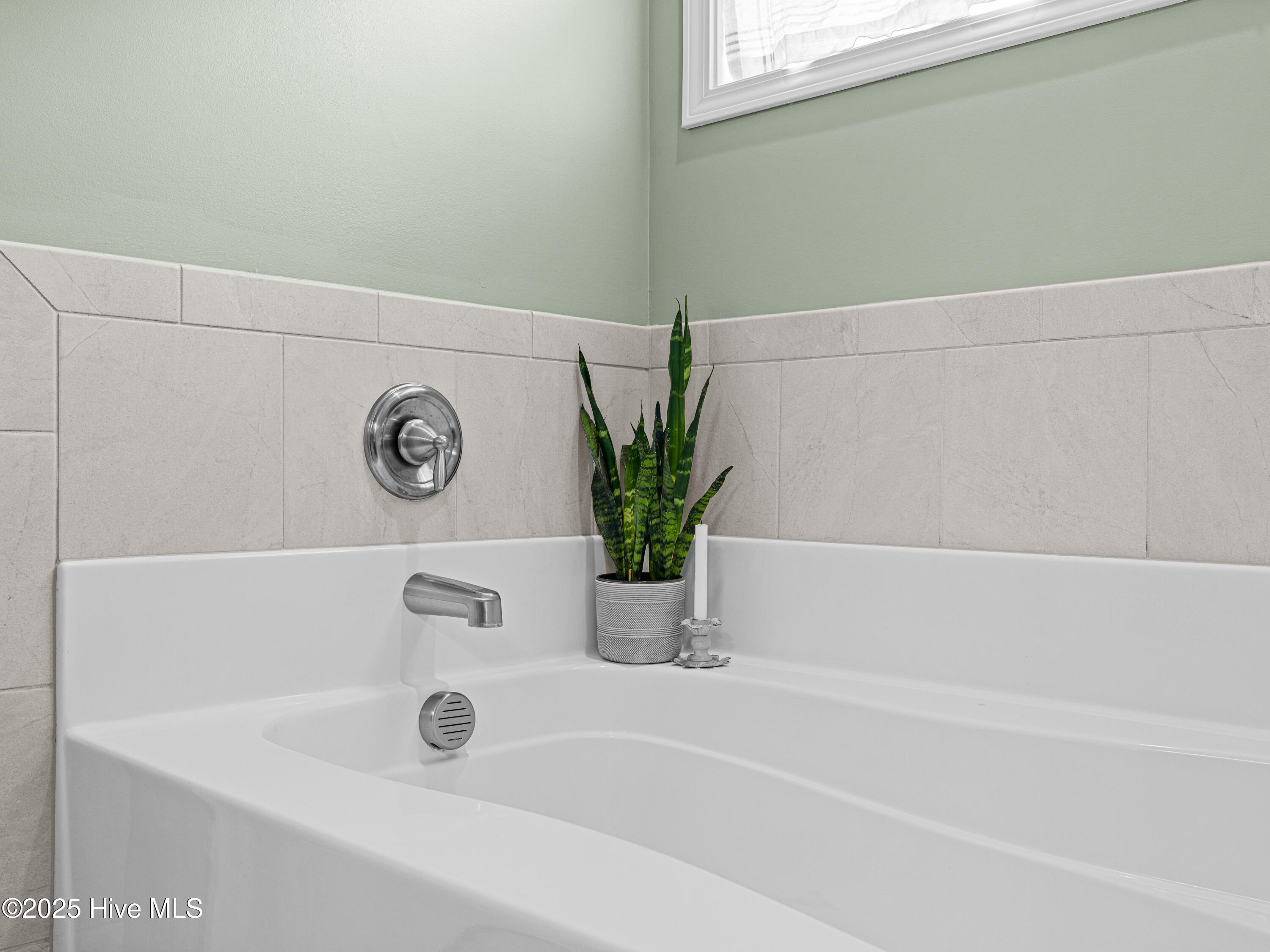 100535765 | Photo 47