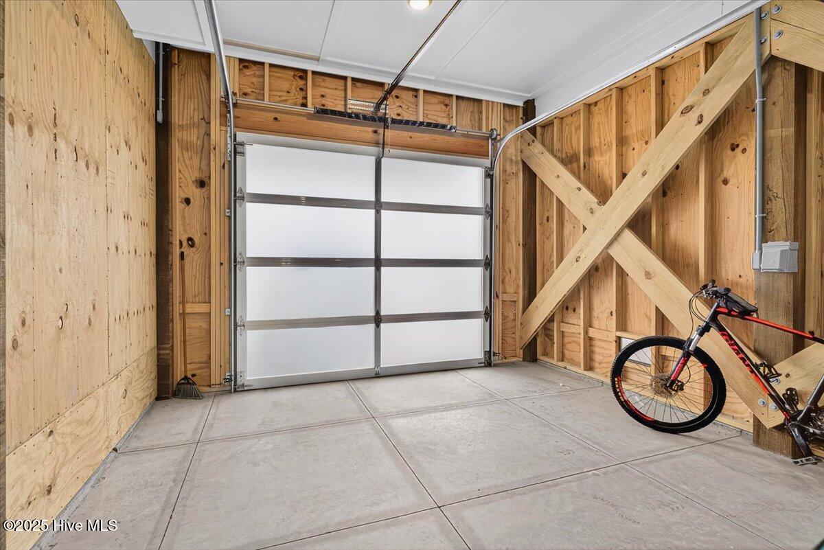 100527813 | Photo 42