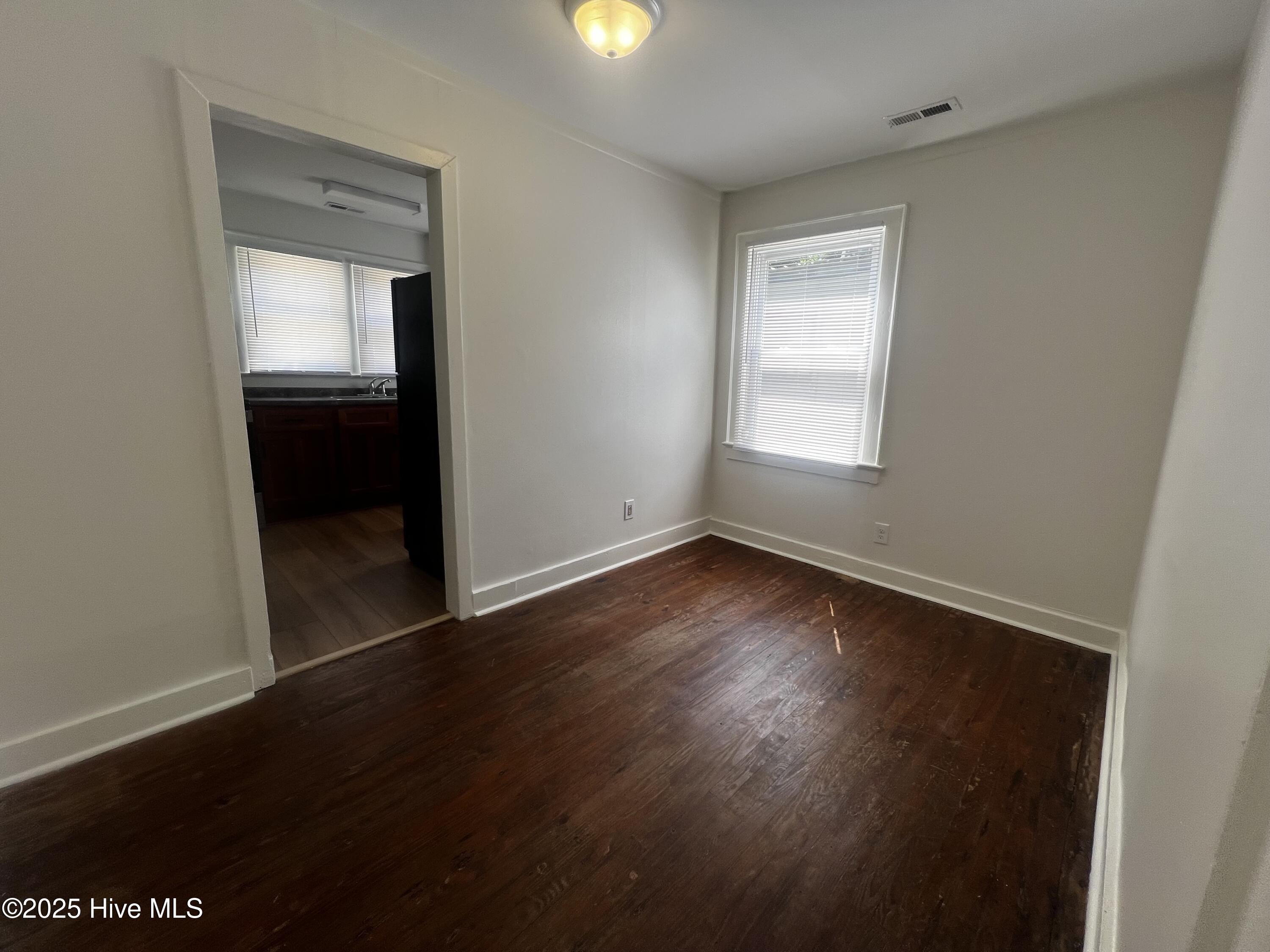 100528723 | Photo 11