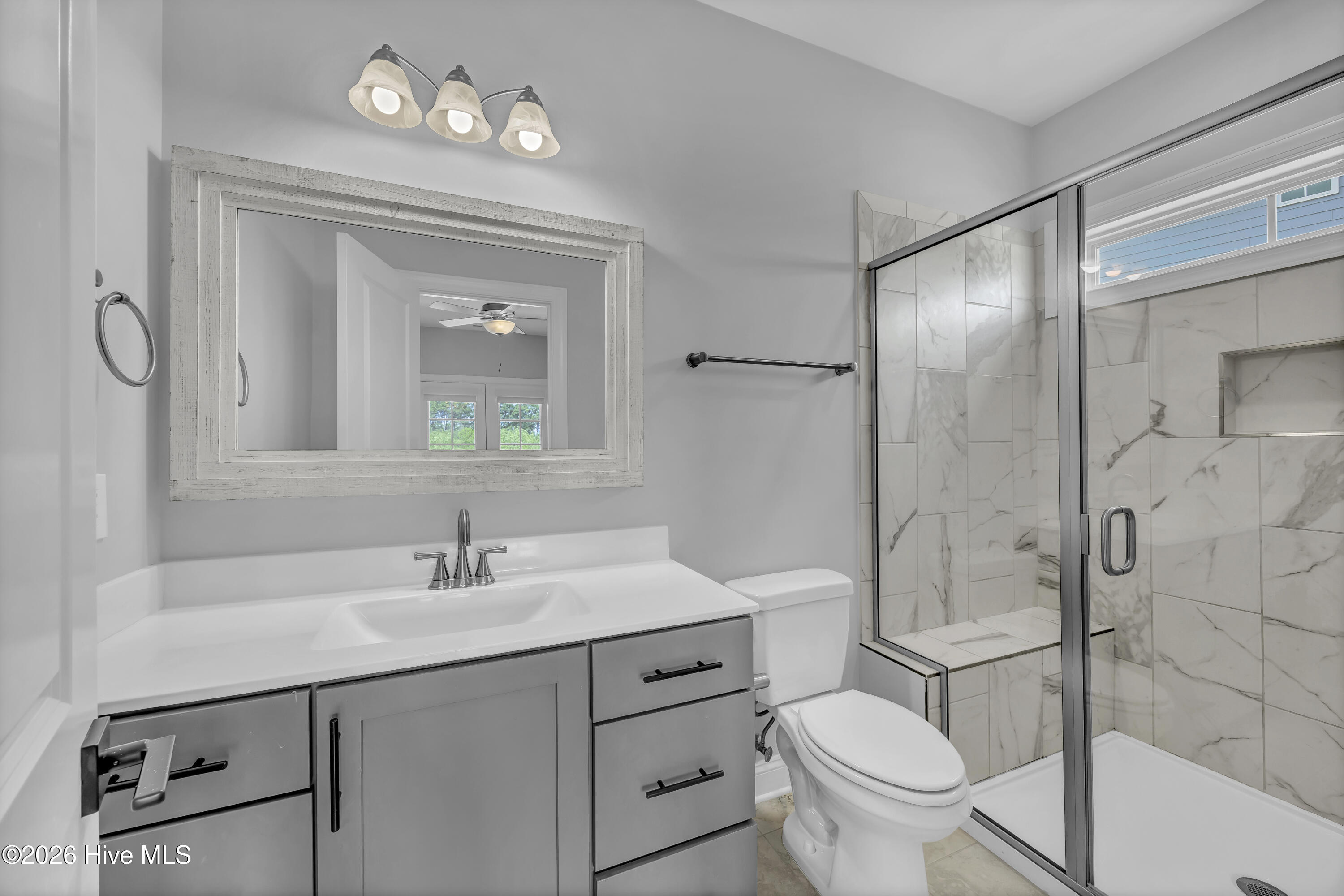 100565697 | Photo 23