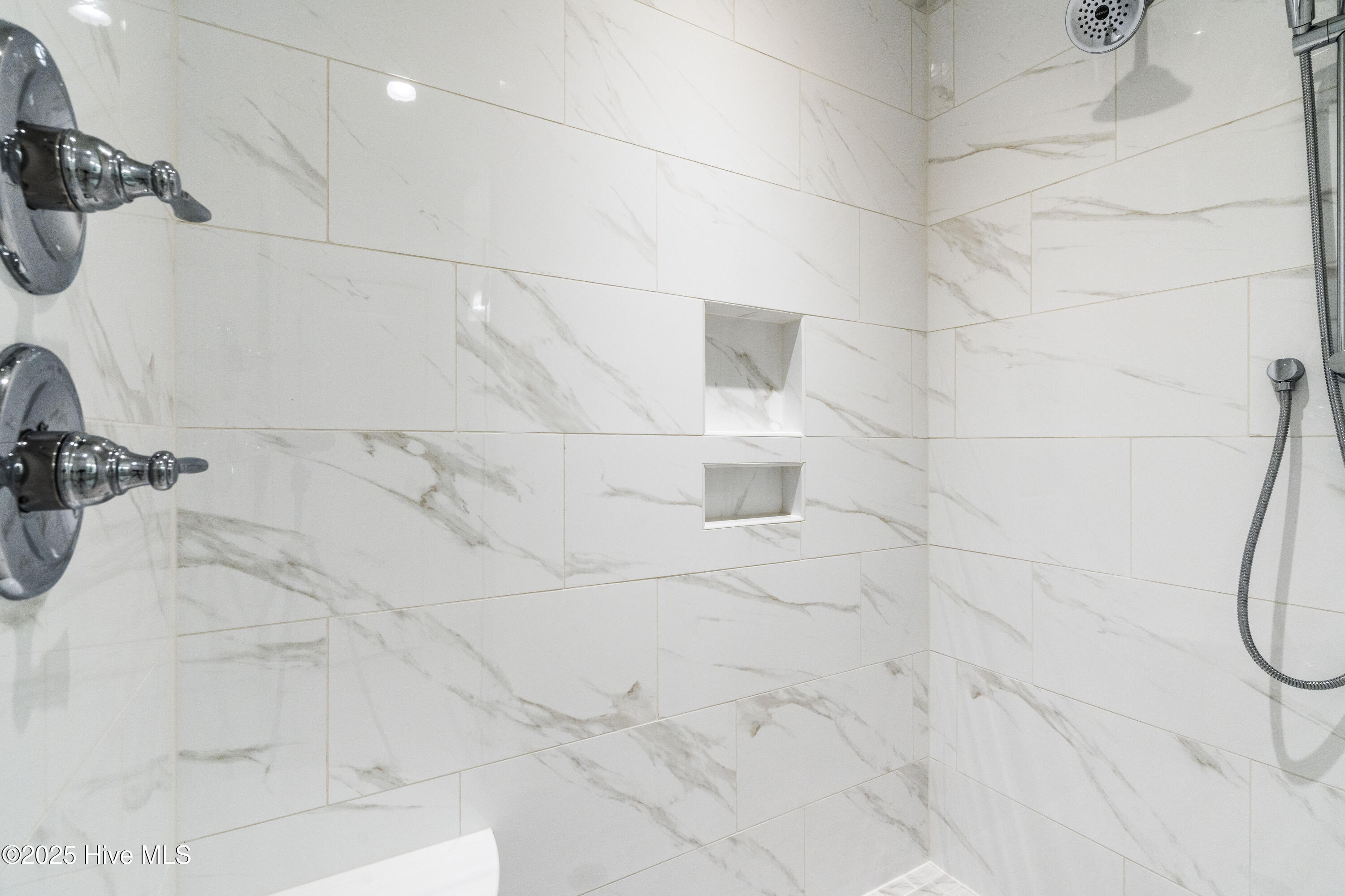 100522152 | Photo 25