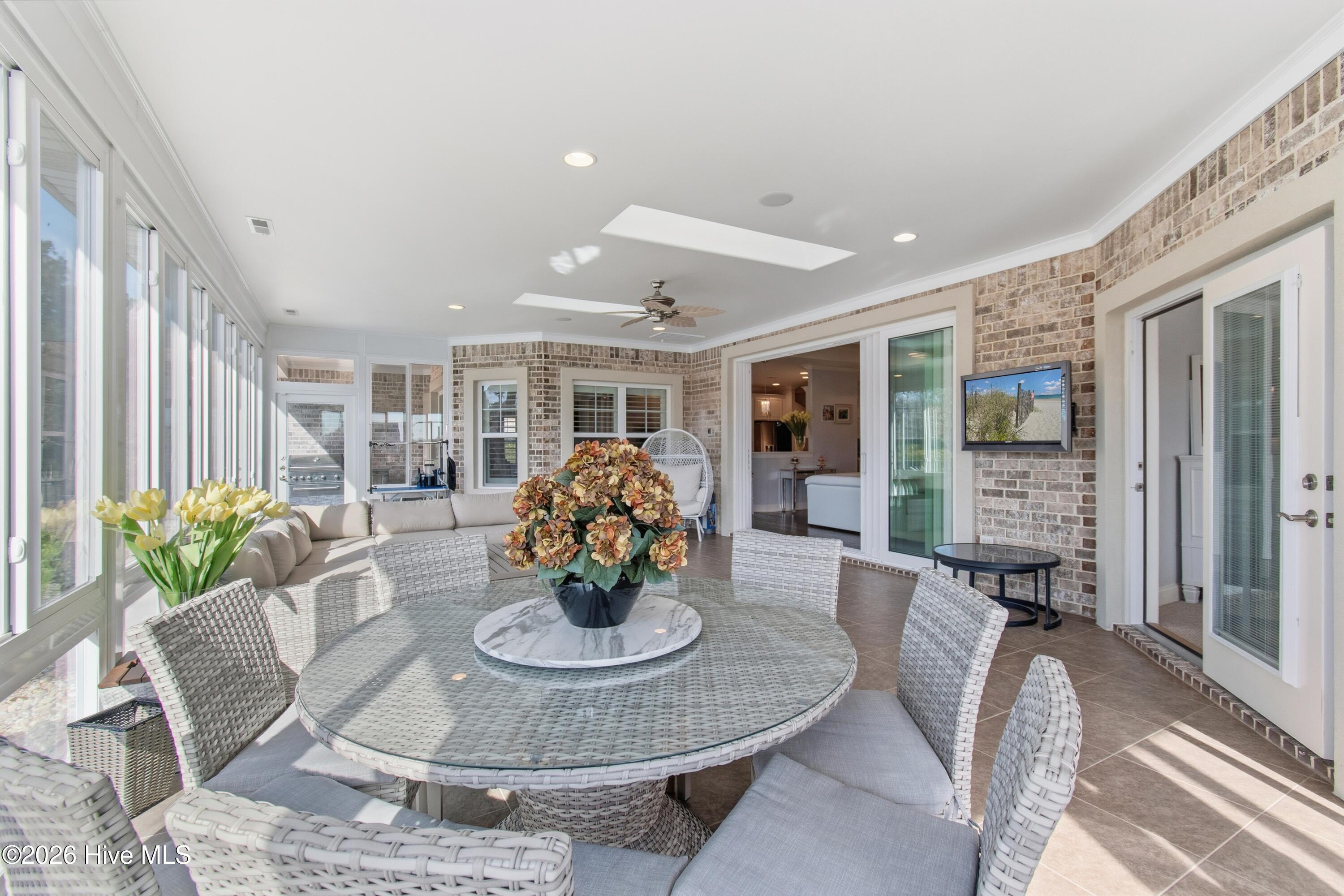 100548705 | Photo 19