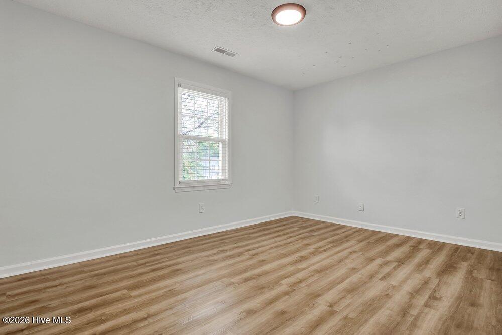 100562479 | Photo 34