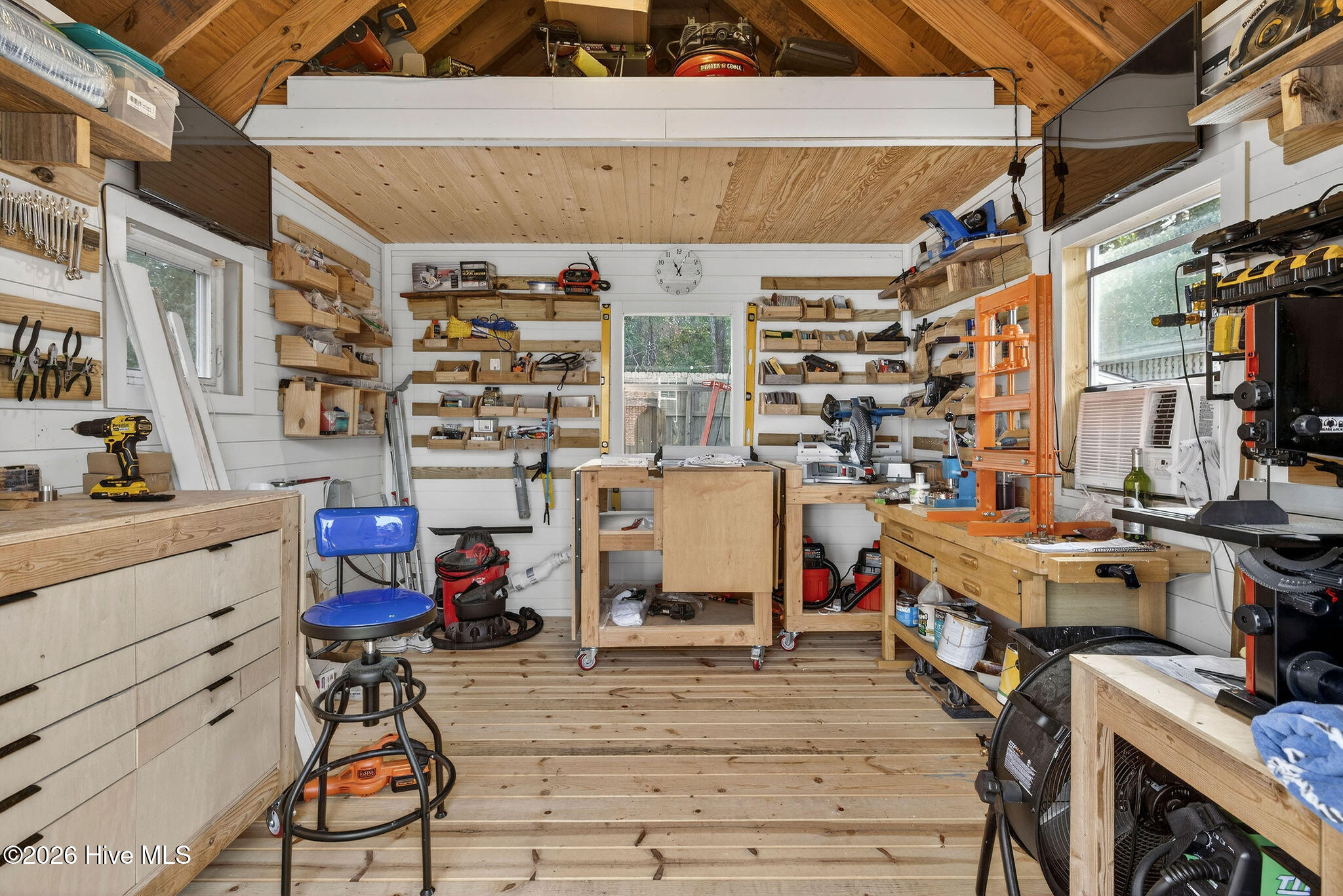 100547469 | Photo 57