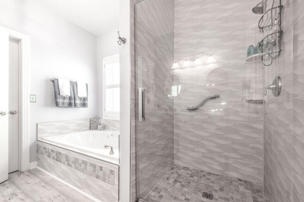 Tiled Shower & Soaking Tub!