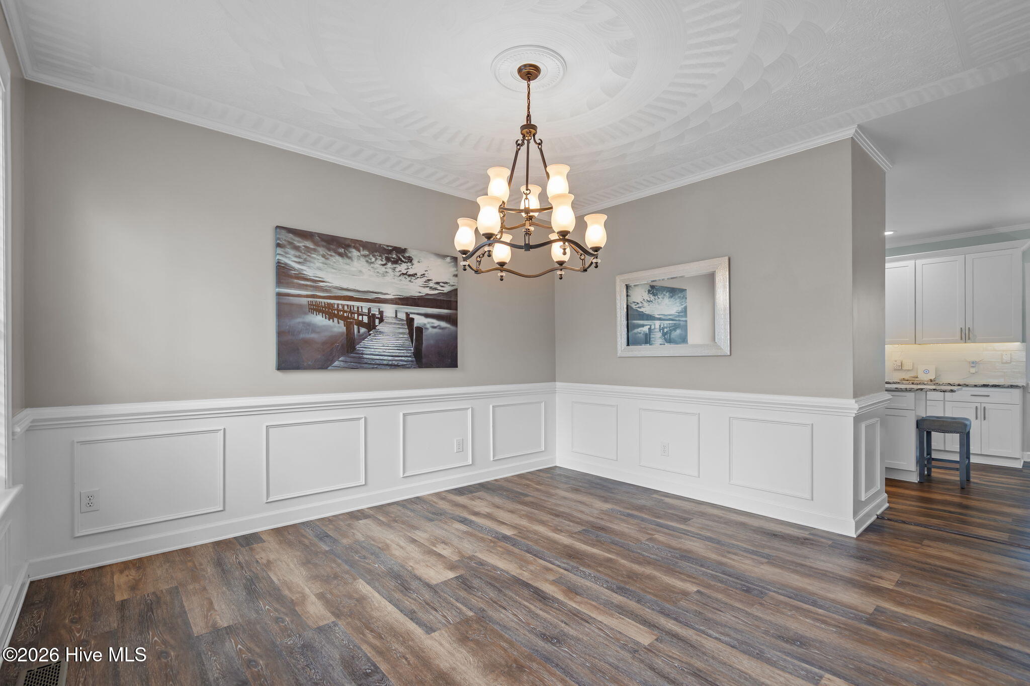 100548092 | Photo 24