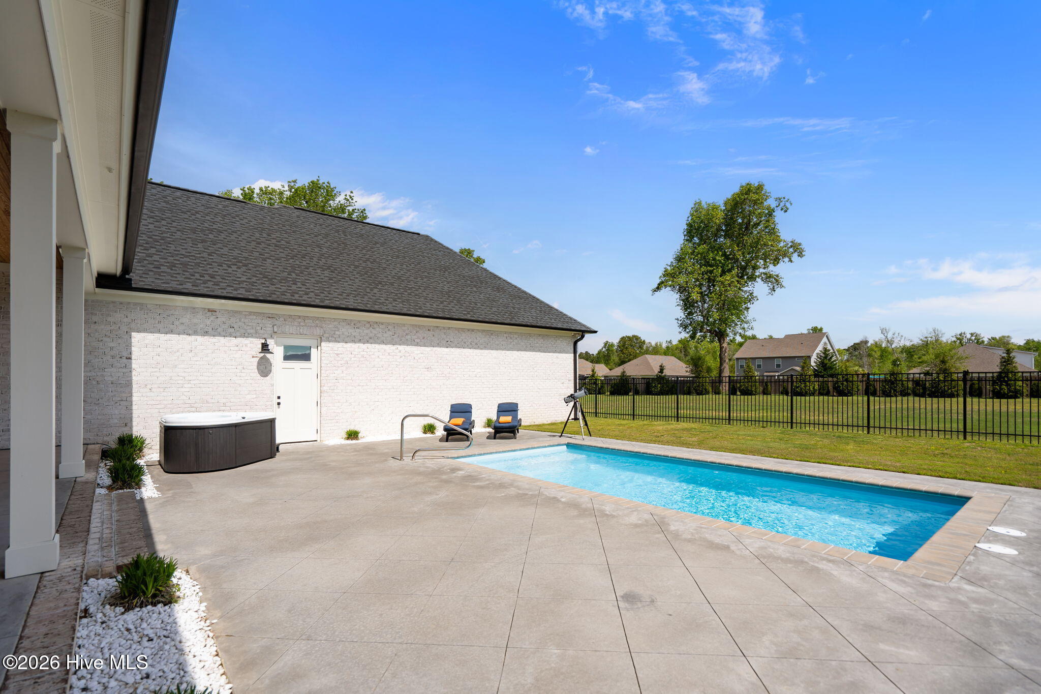 100566934 | Photo 66