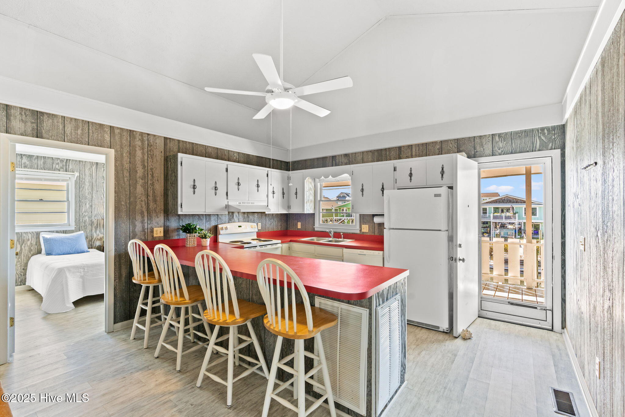 100537501 | Photo 19