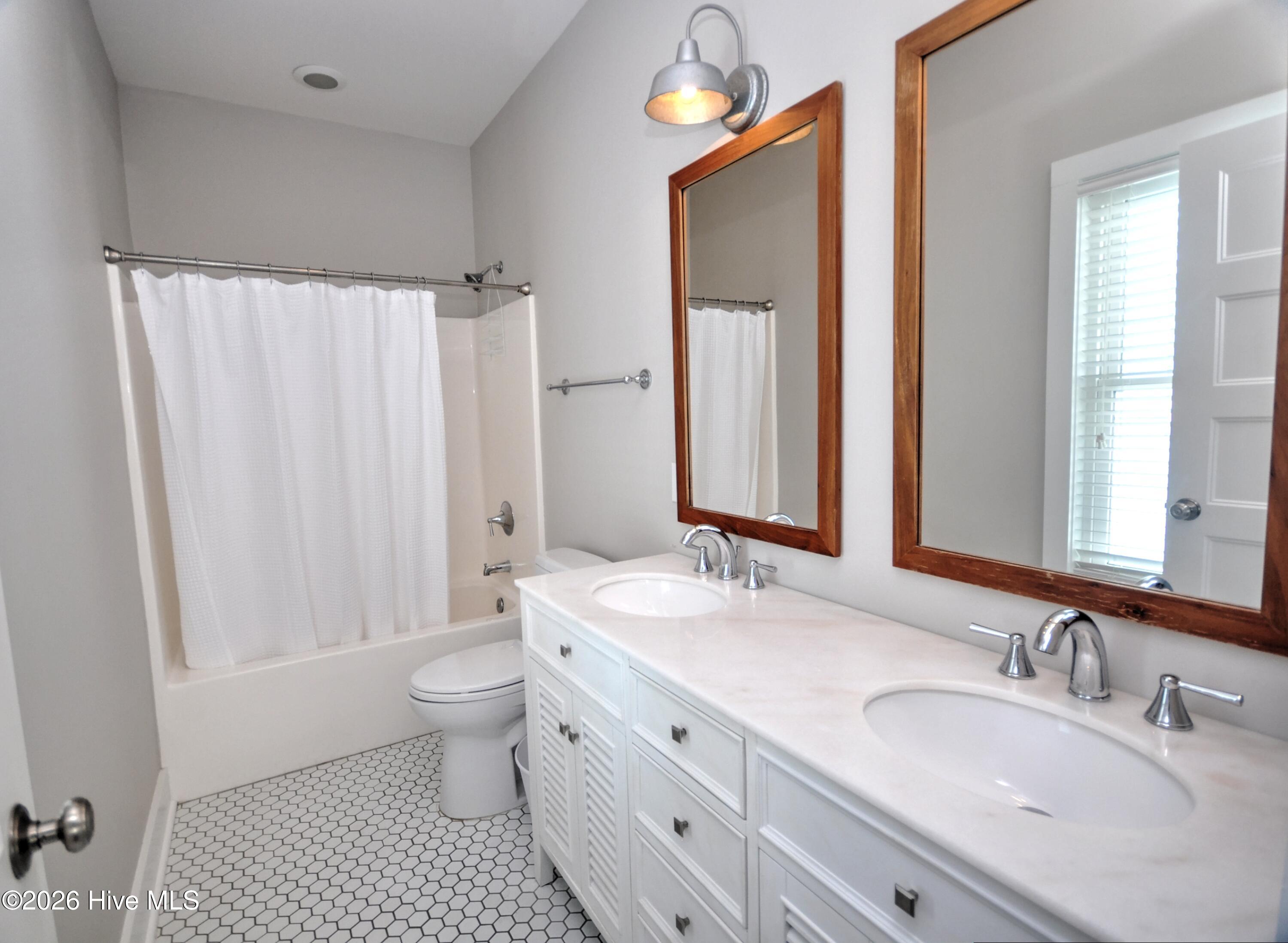 100561409 | Photo 48