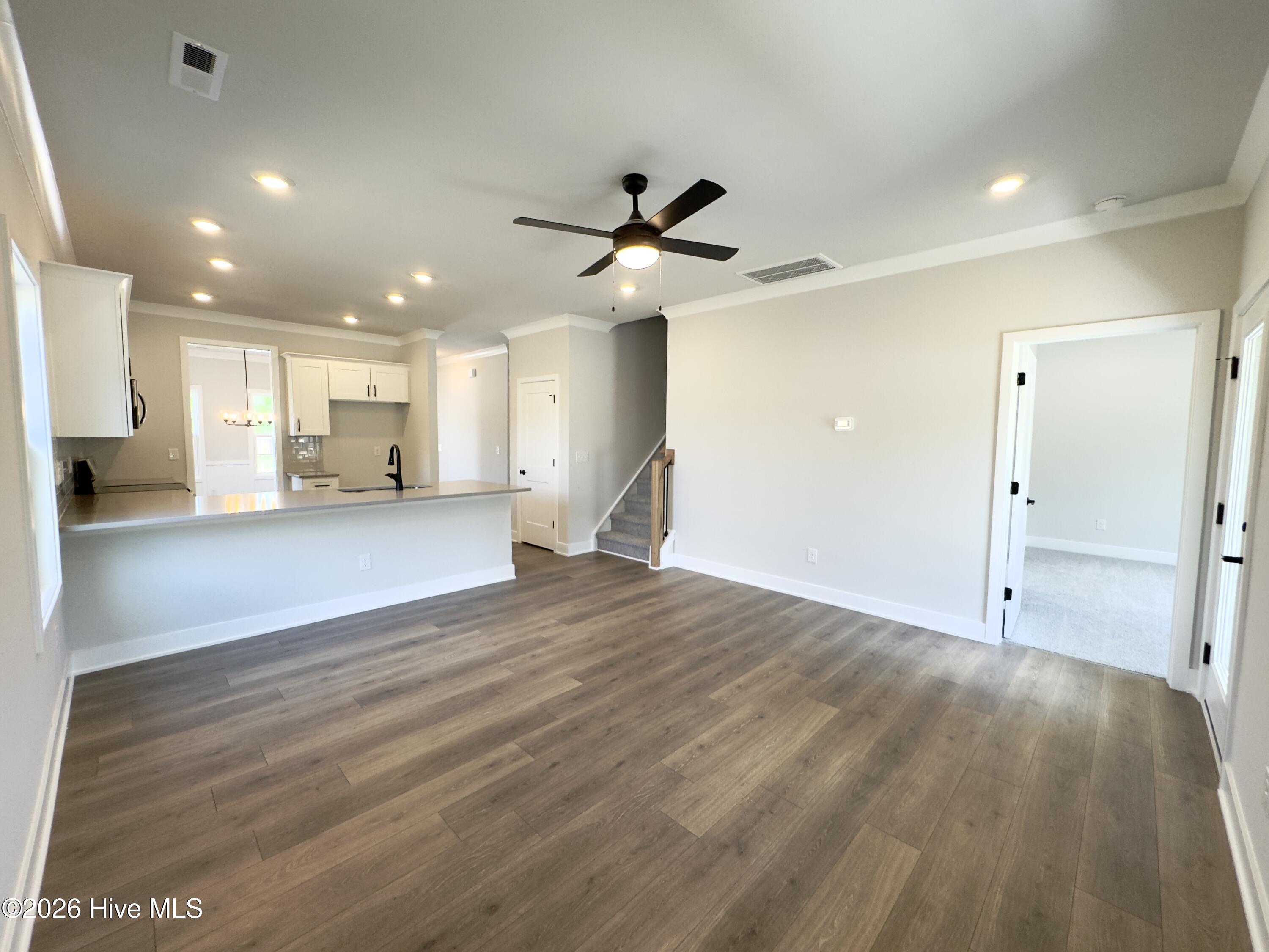 100551381 | Photo 11