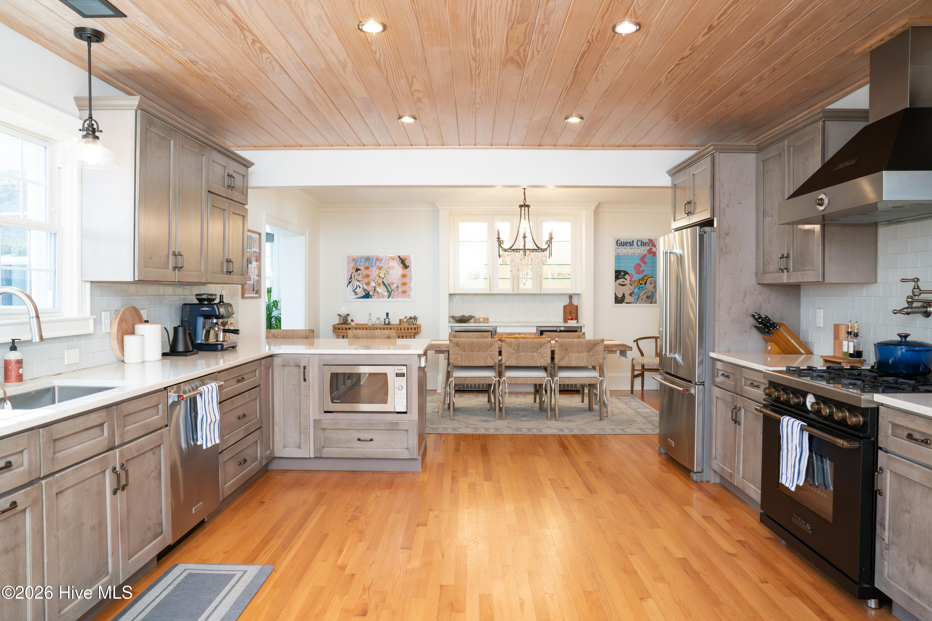 100558476 | Photo 21