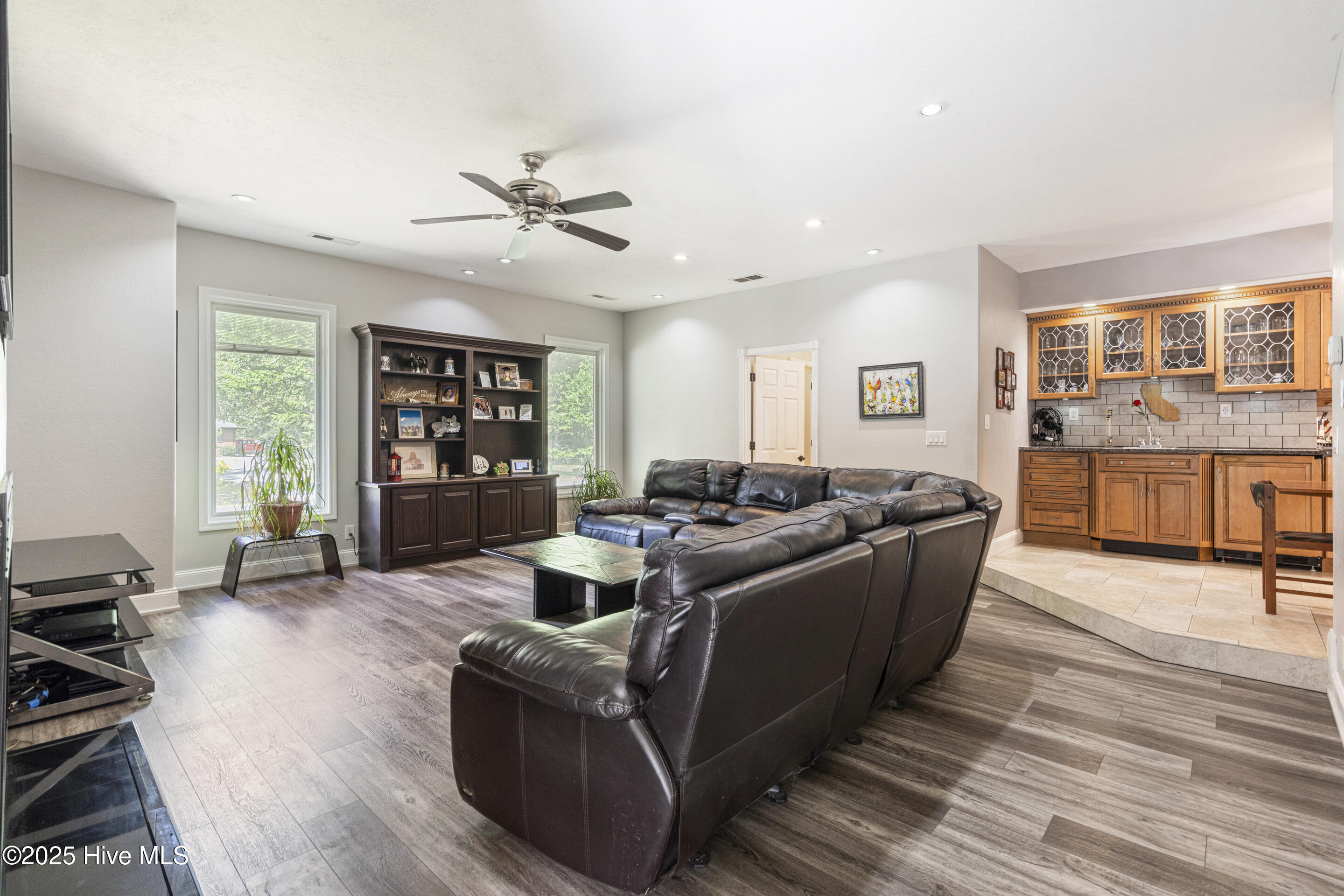 100569480 | Photo 27