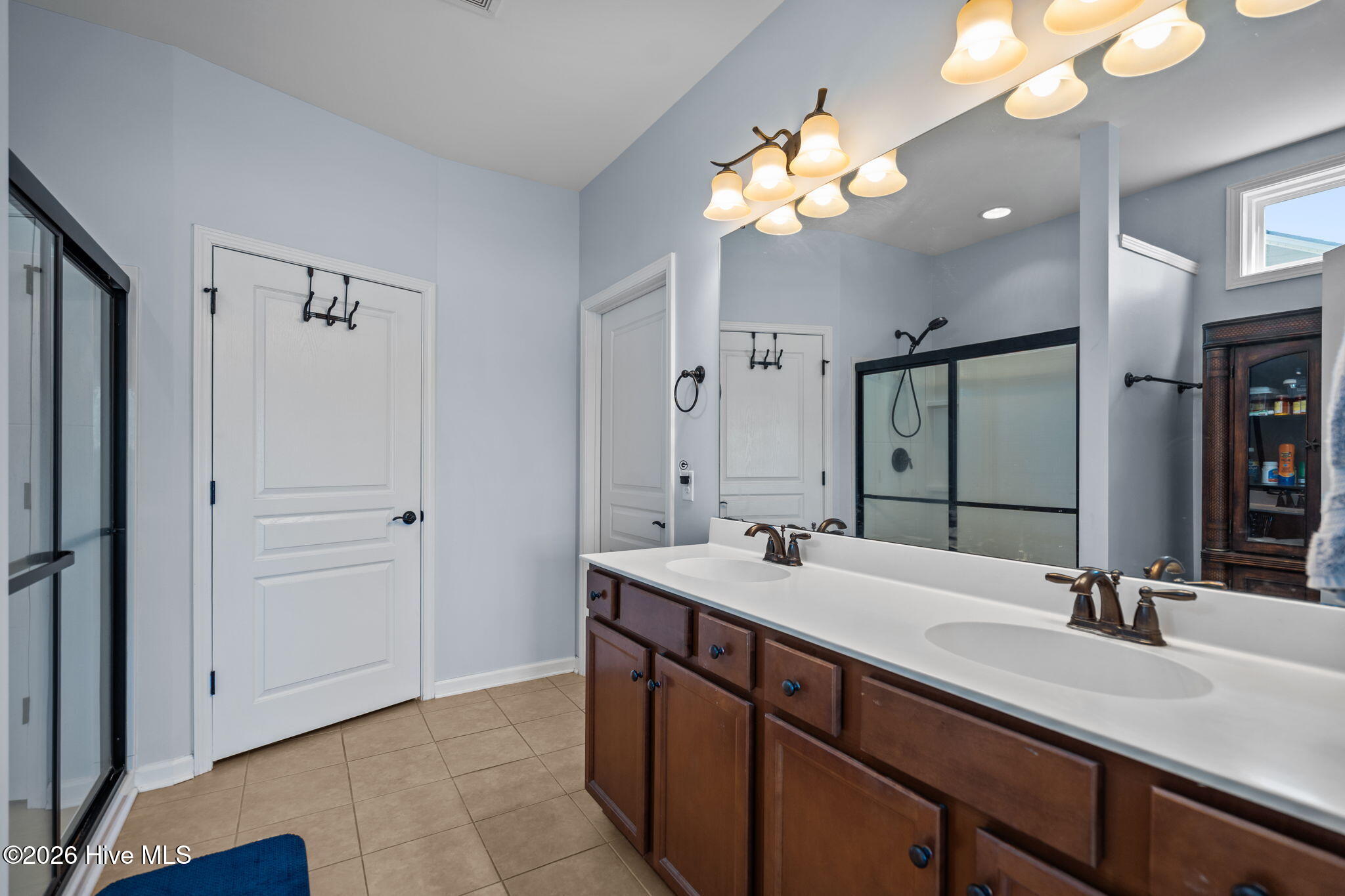 100562471 | Photo 27