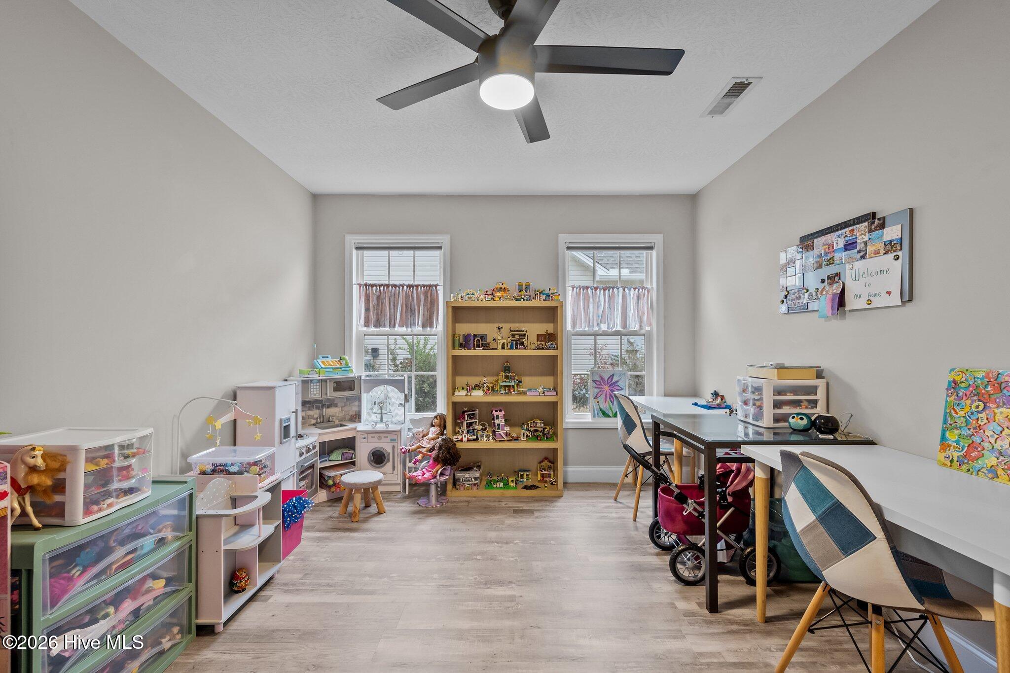 100566120 | Photo 10