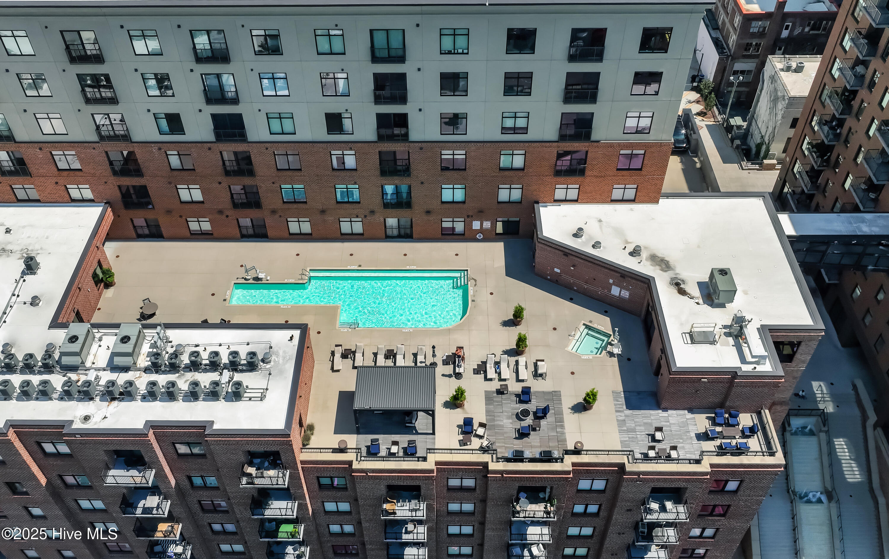 100563569 | Photo 54