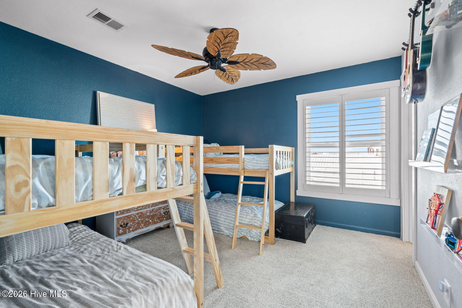 100569670 | Photo 32