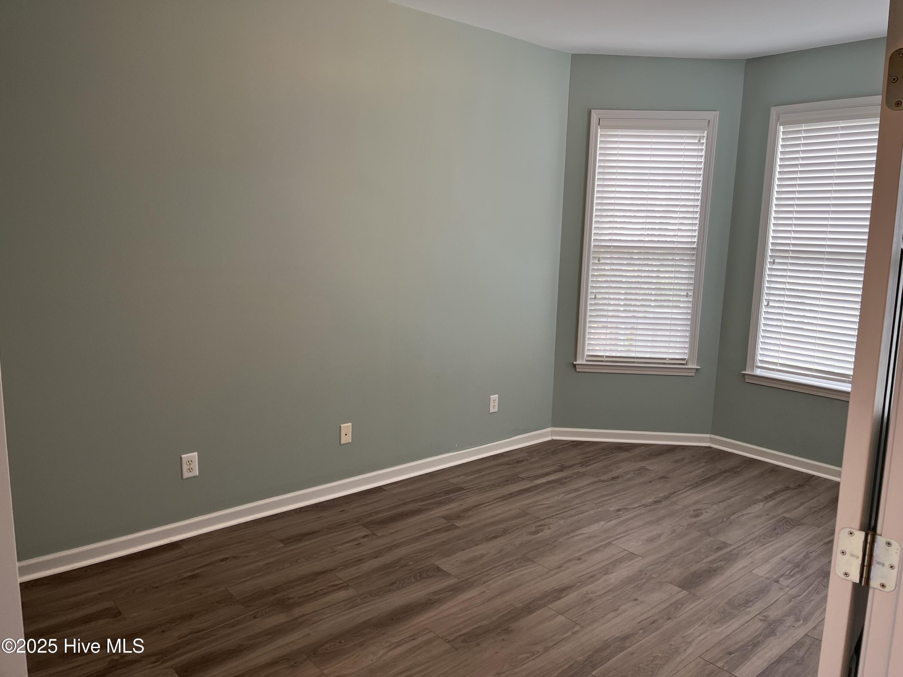 100537070 | Photo 11