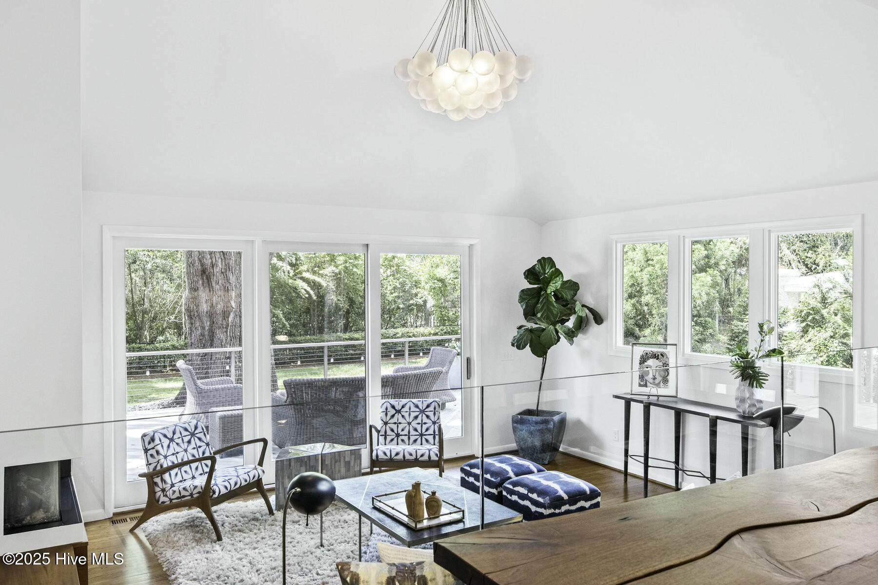 100555228 | Photo 11