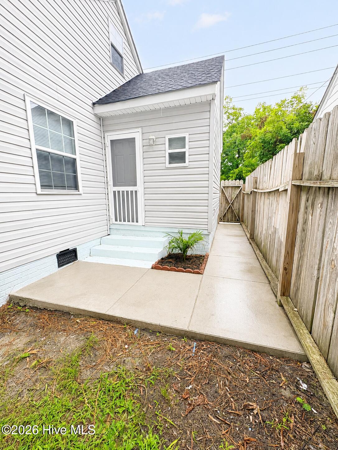 Exterior photo of 1103 Colonial Avenue, Greenville, NC 27834. MLS: 100595260