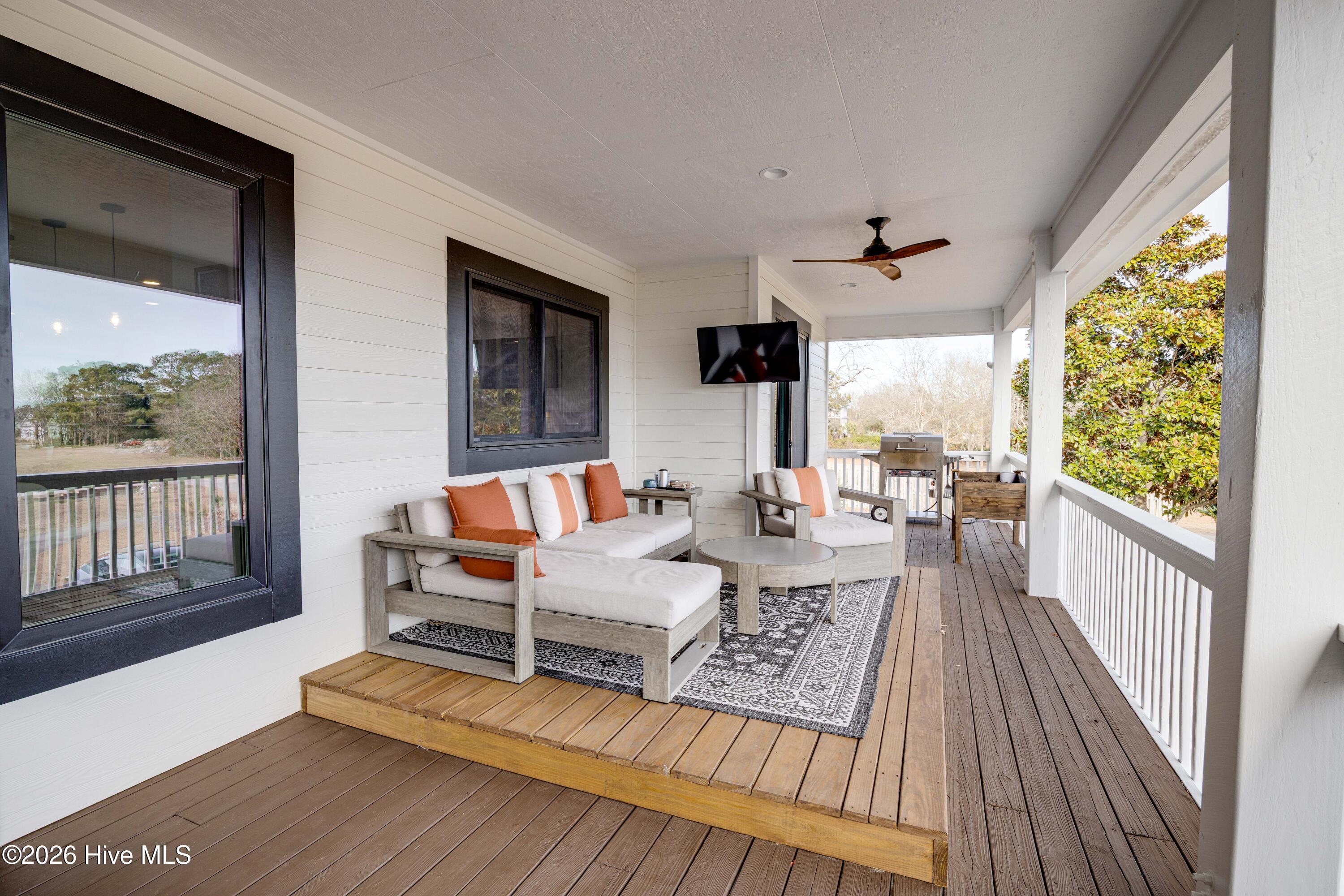 100548978 | Photo 15