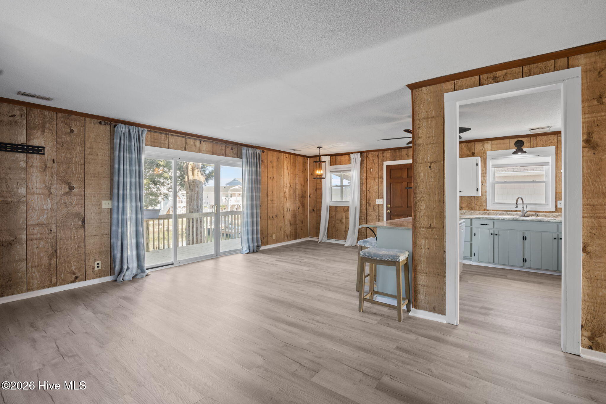 100564867 | Photo 12