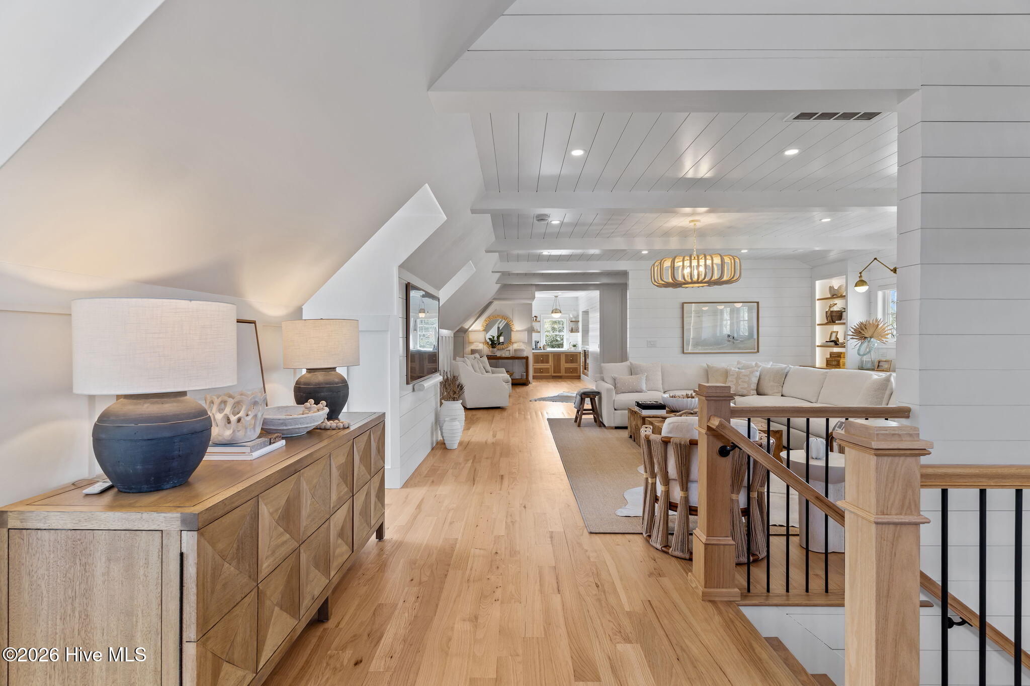 100561575 | Photo 32