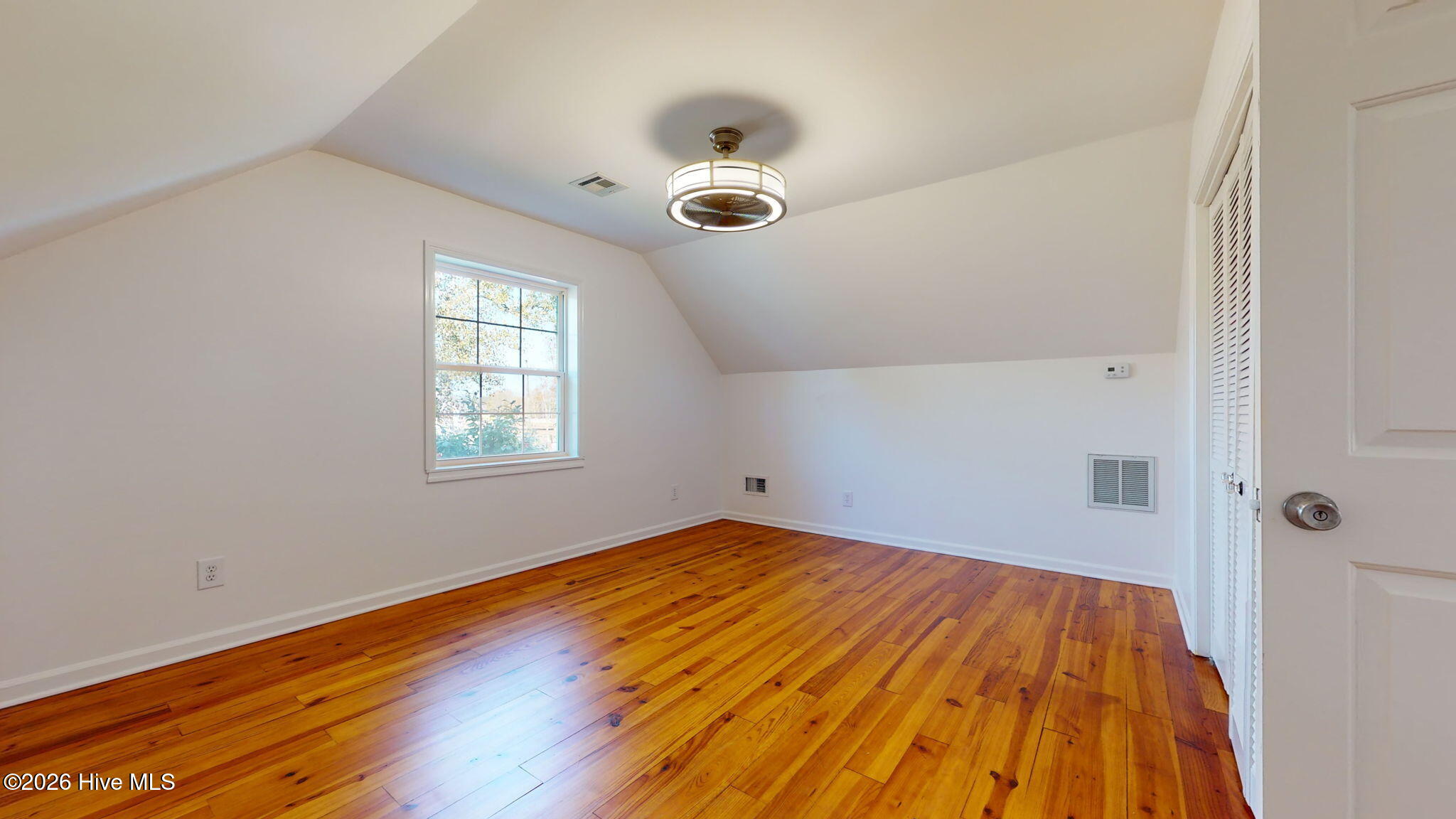 100554619 | Photo 42