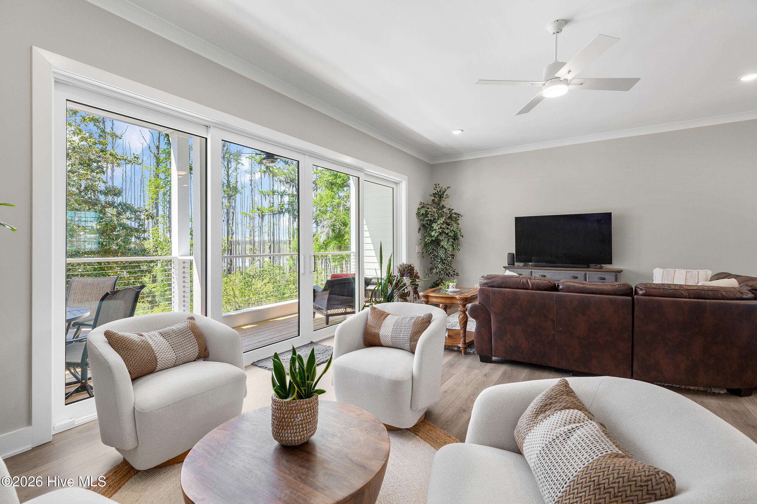 100563450 | Photo 14