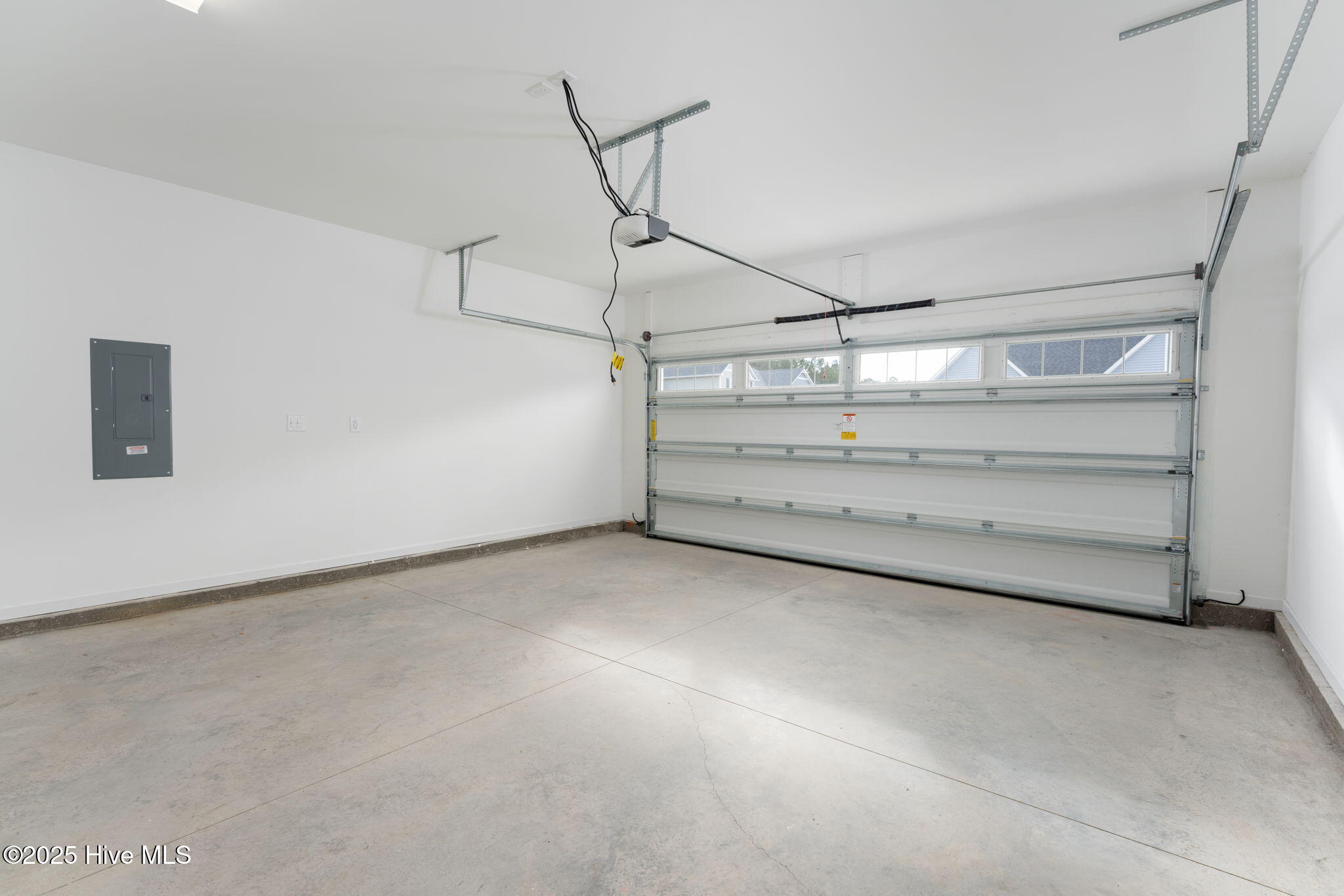 100568275 | Photo 22