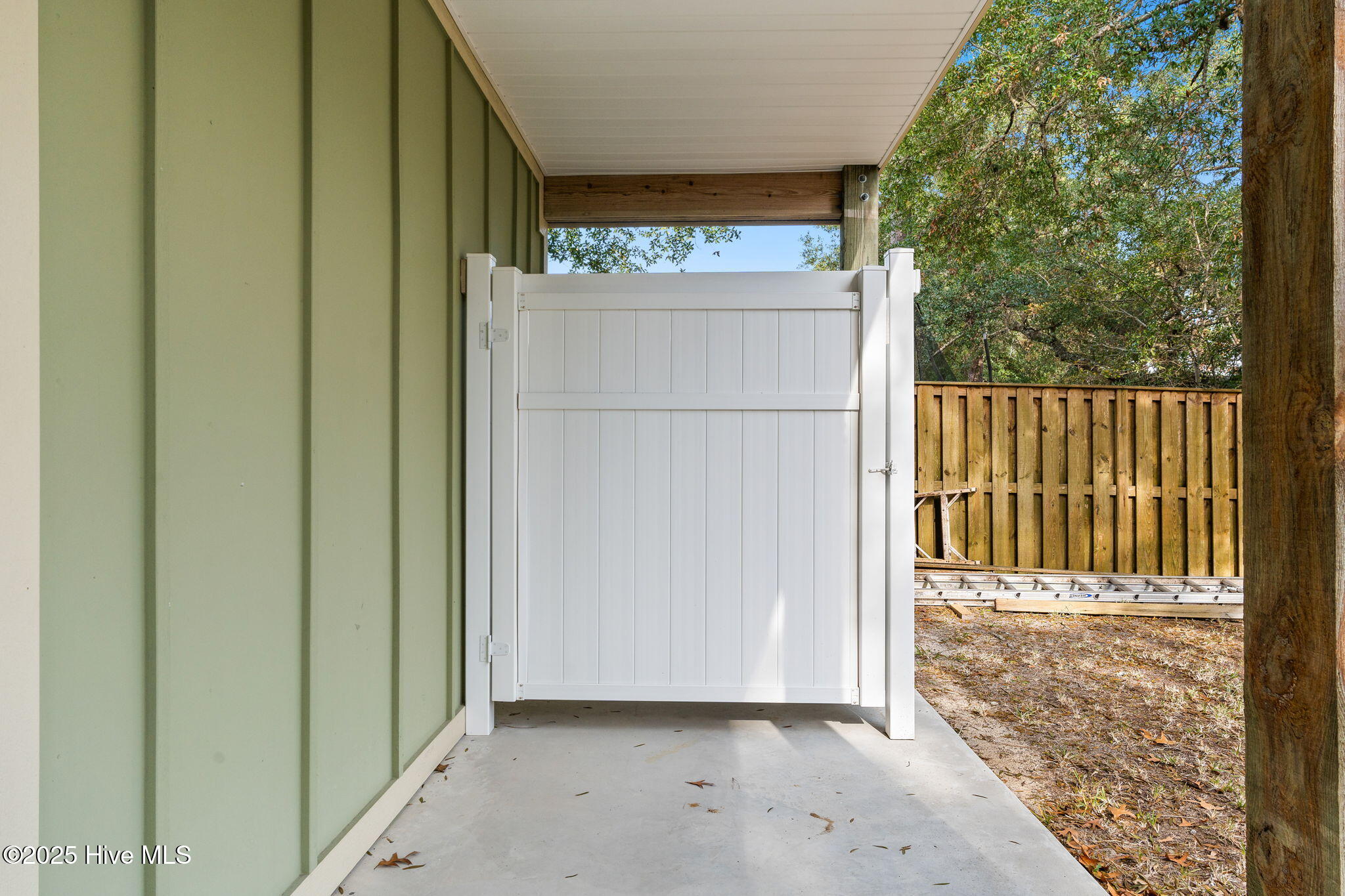 100546852 | Photo 36