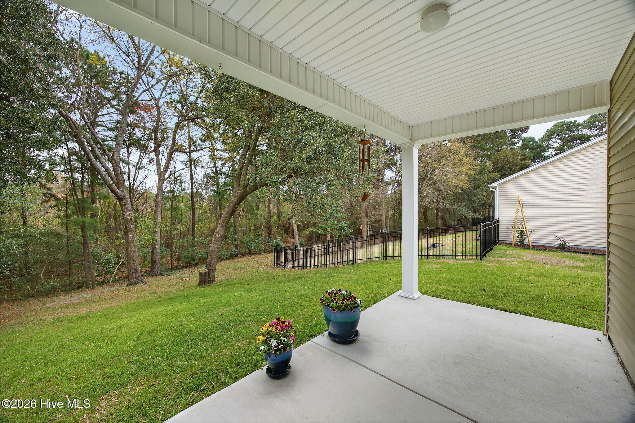 100563500 | Photo 30