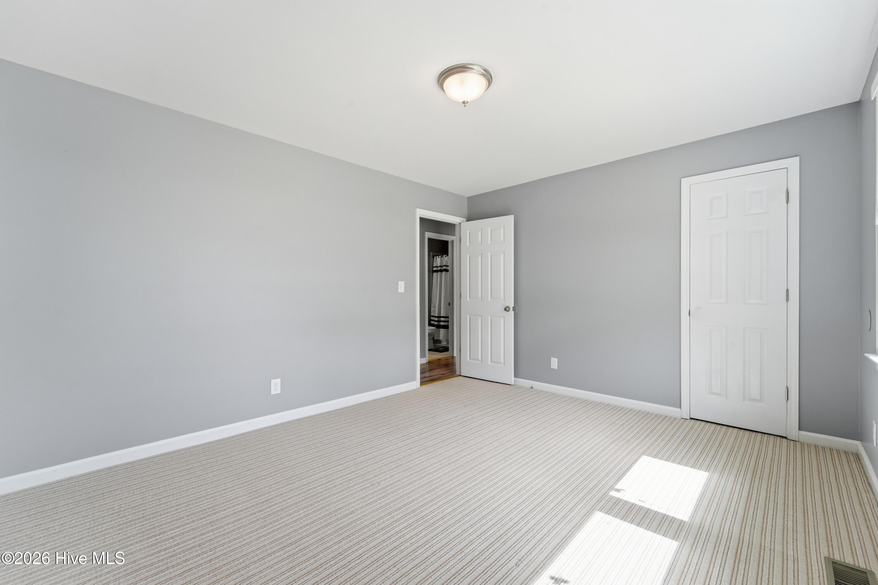 100563801 | Photo 31