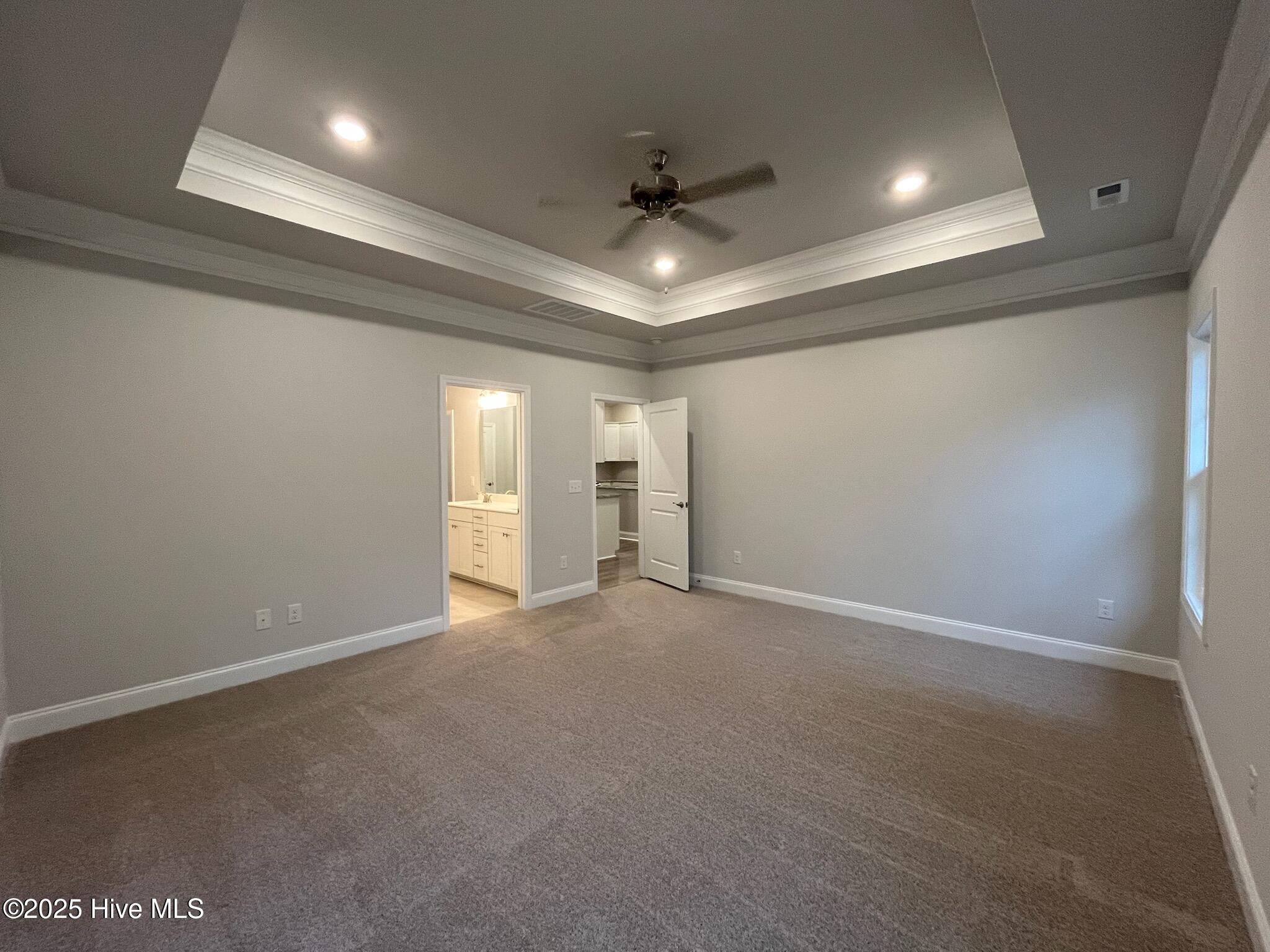 100545332 | Photo 15