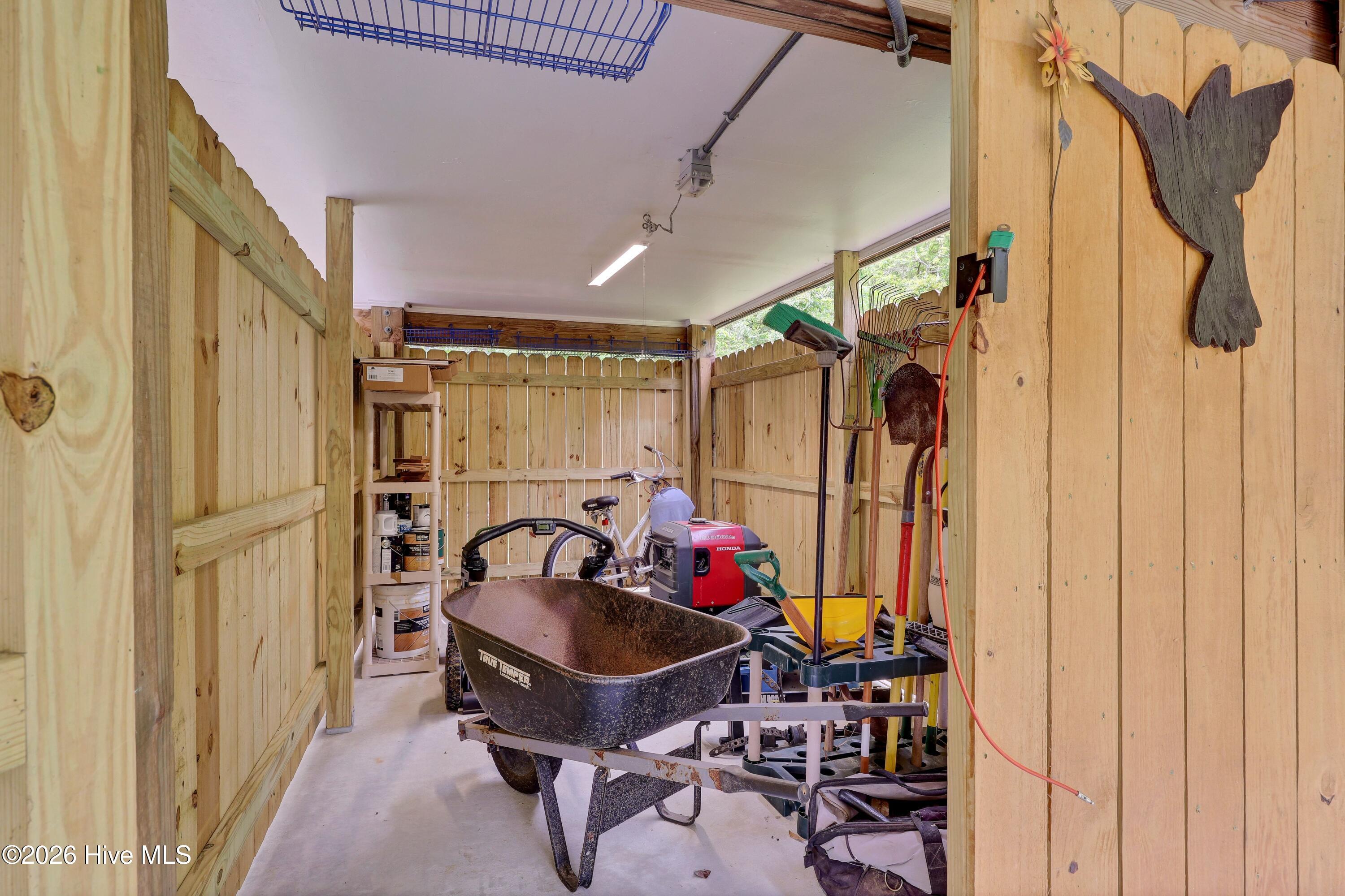 100564769 | Photo 28