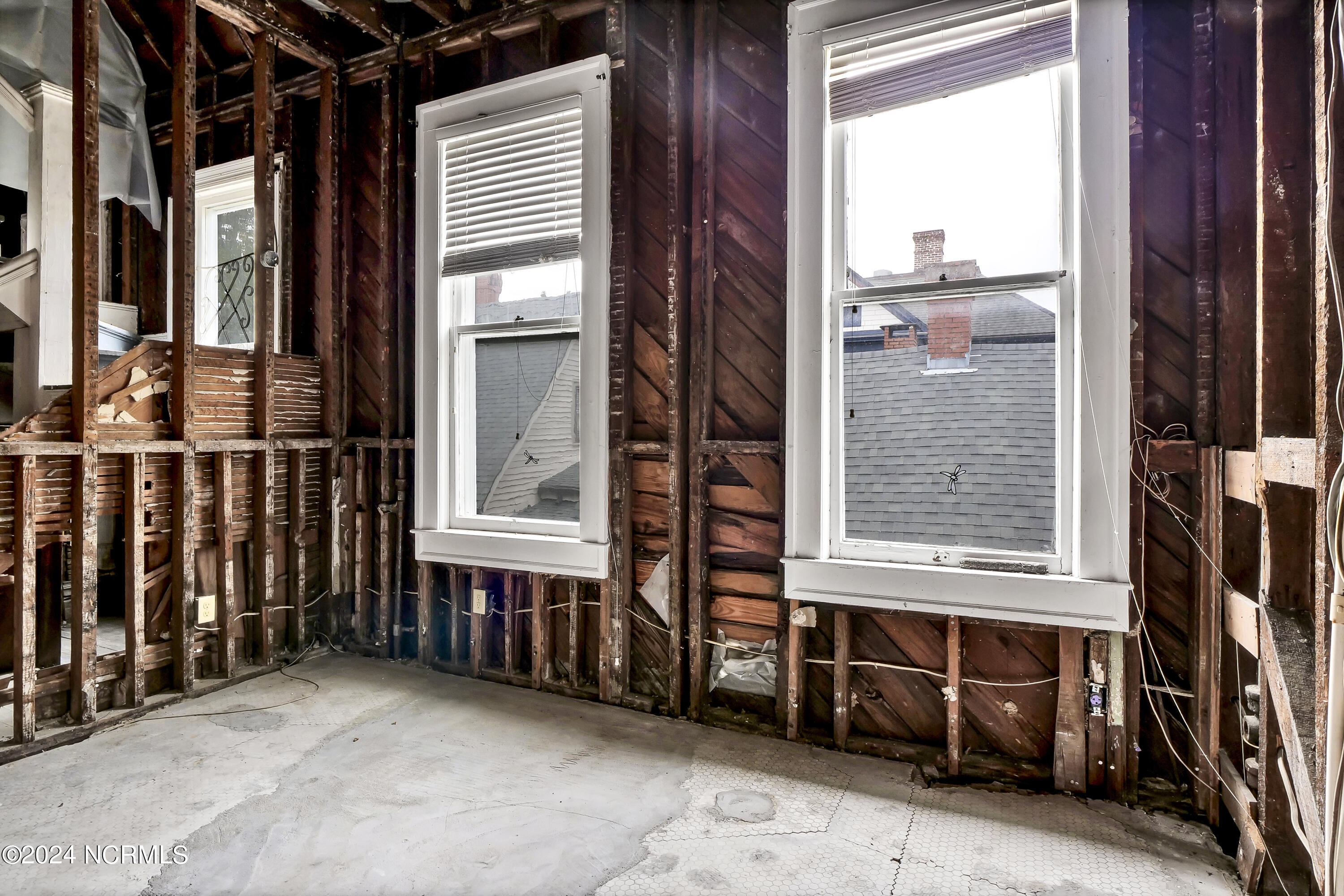 100472145 | Photo 54