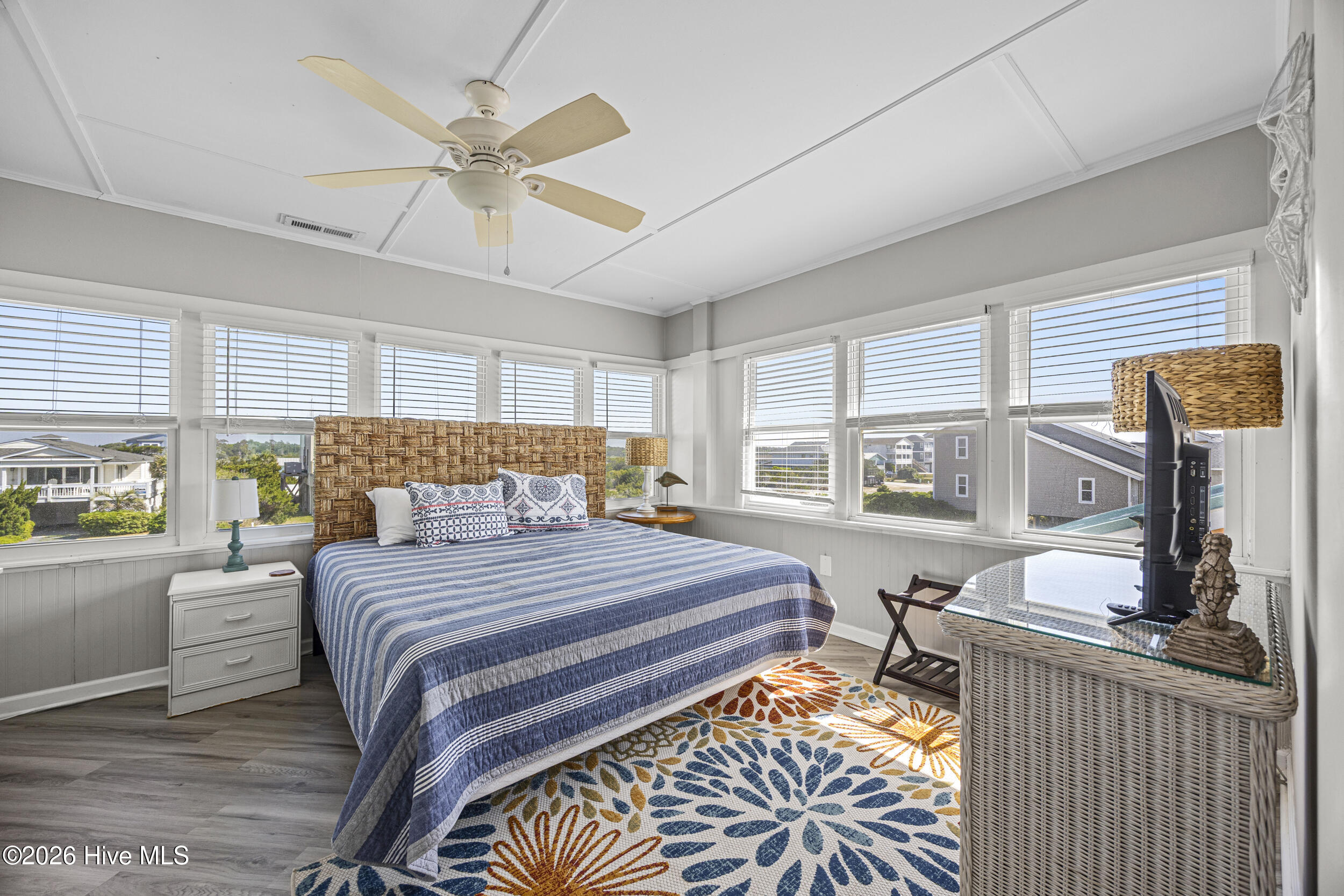 100568545 | Photo 20