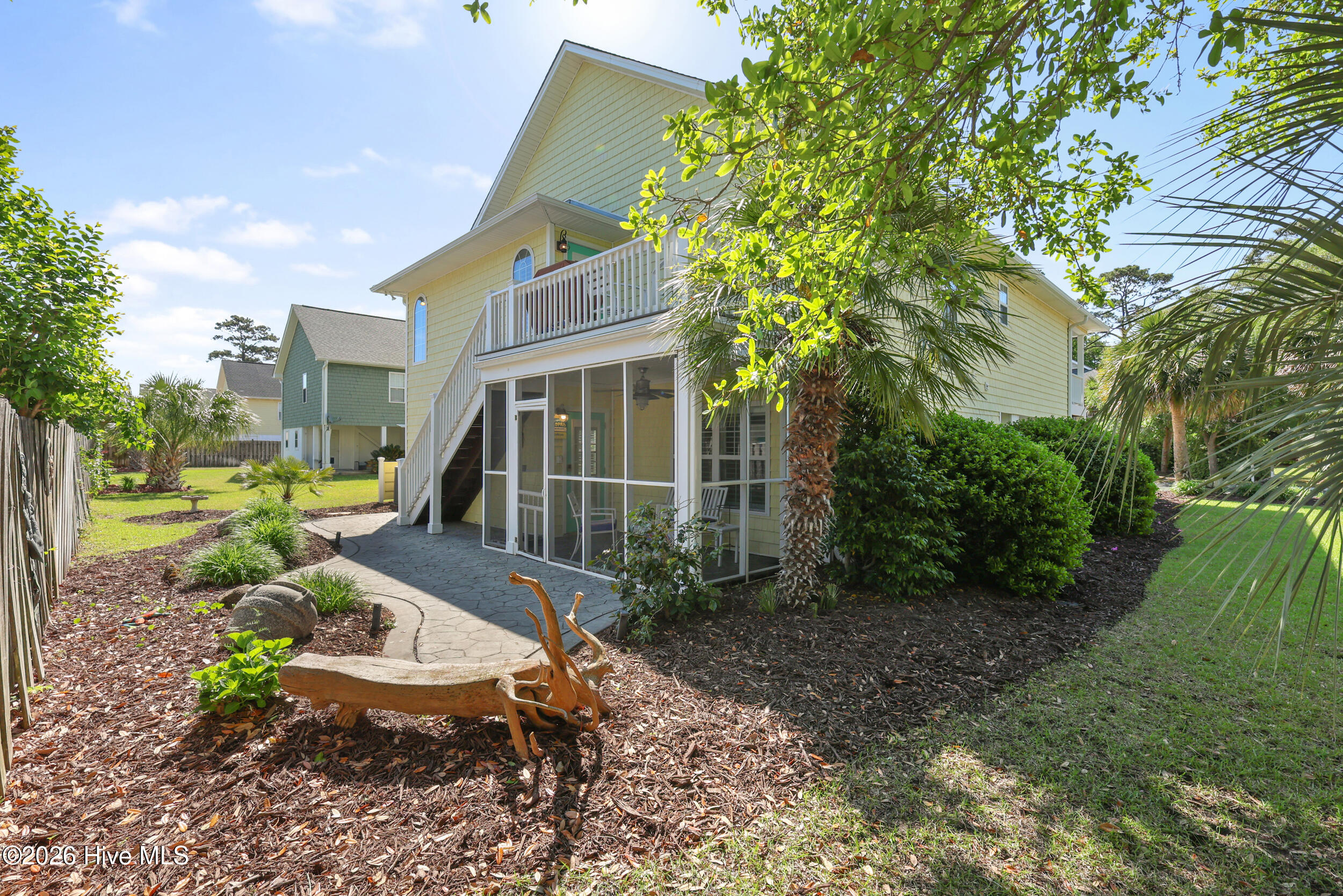 100567989 | Photo 51