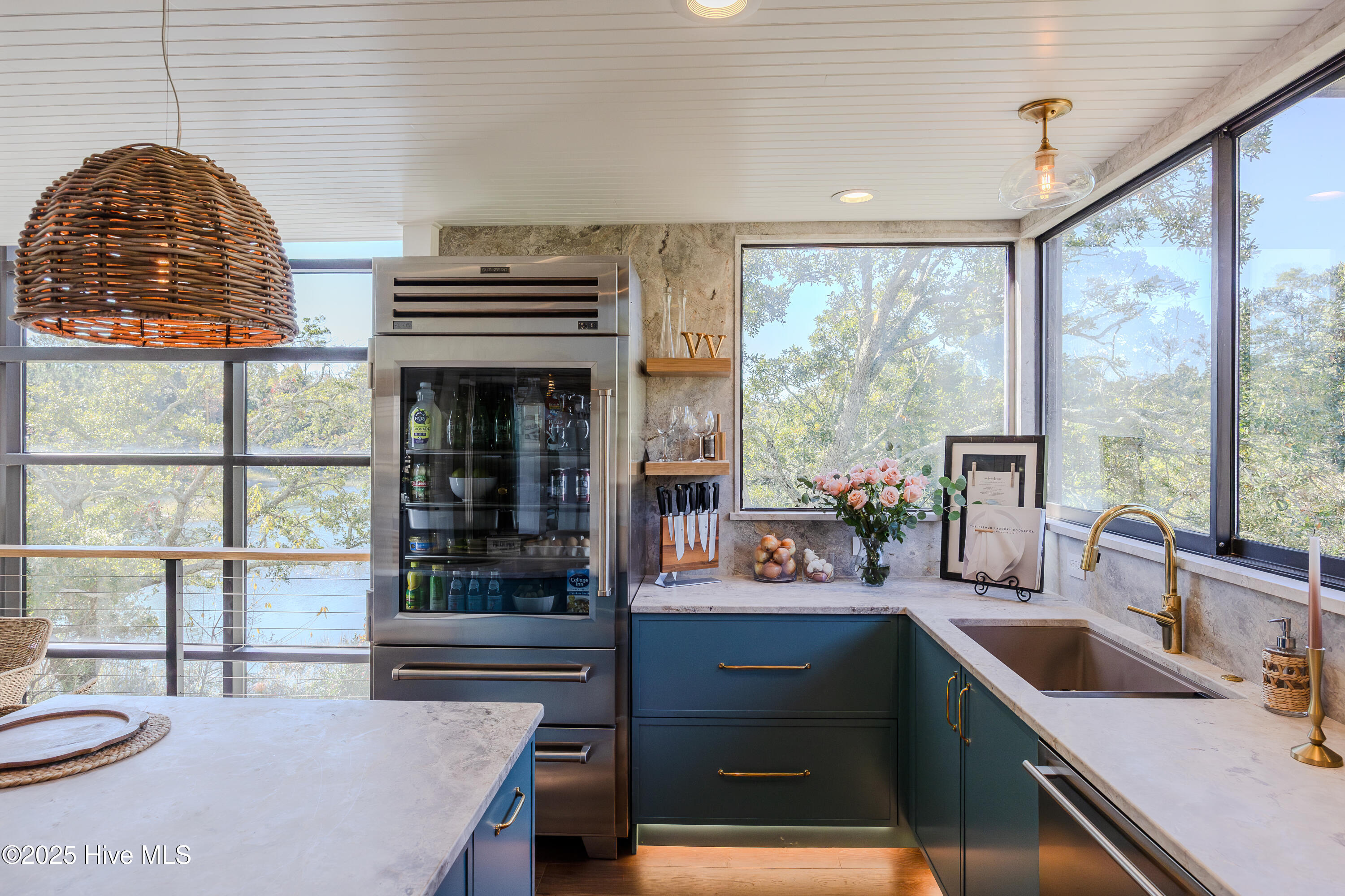 100518193 | Photo 16