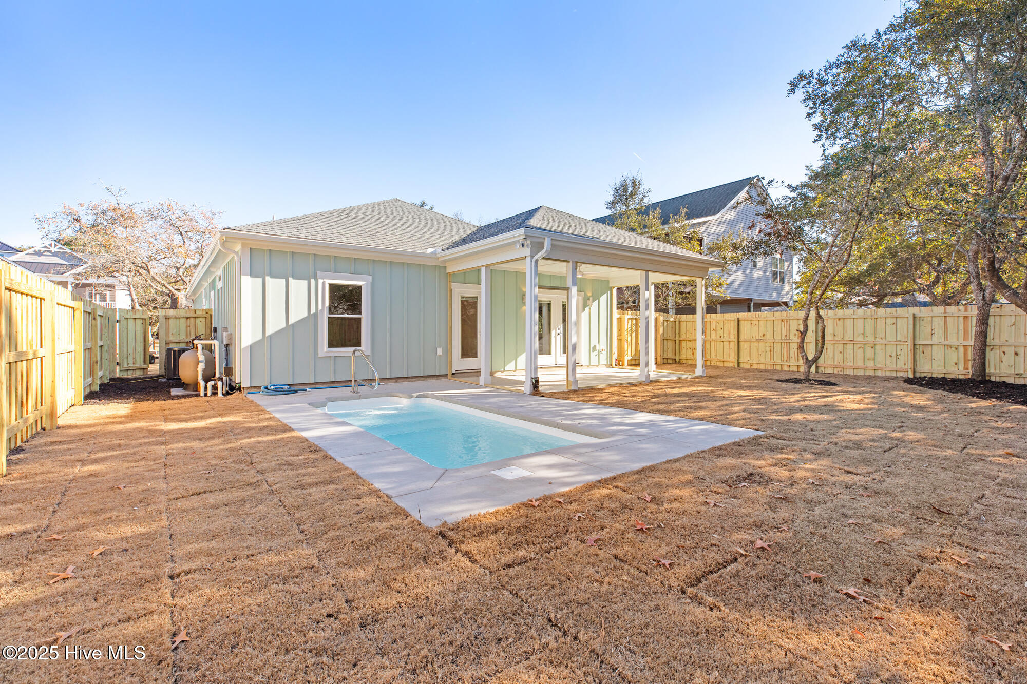 100514744 | Photo 56