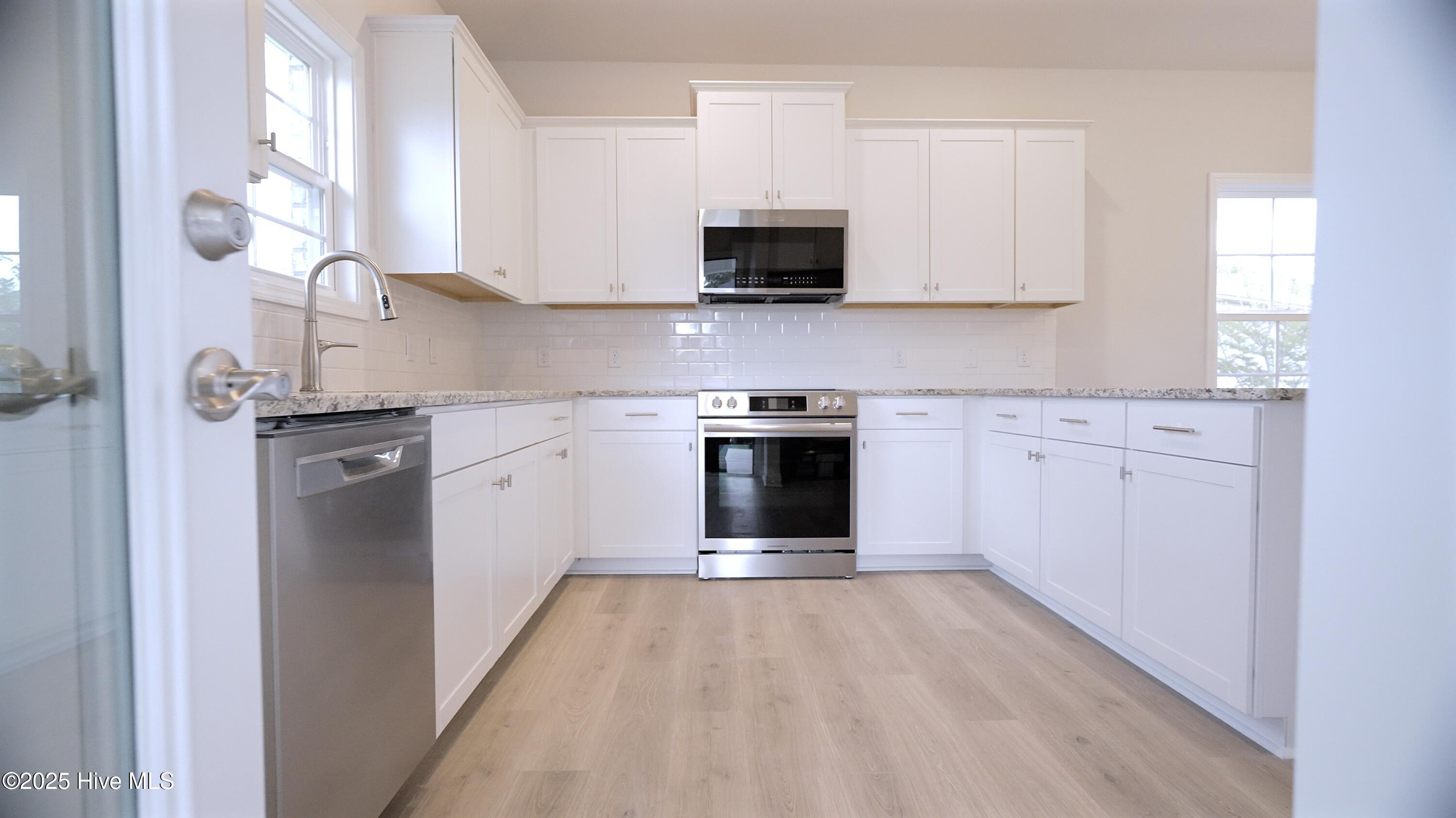 100424929 | Photo 14